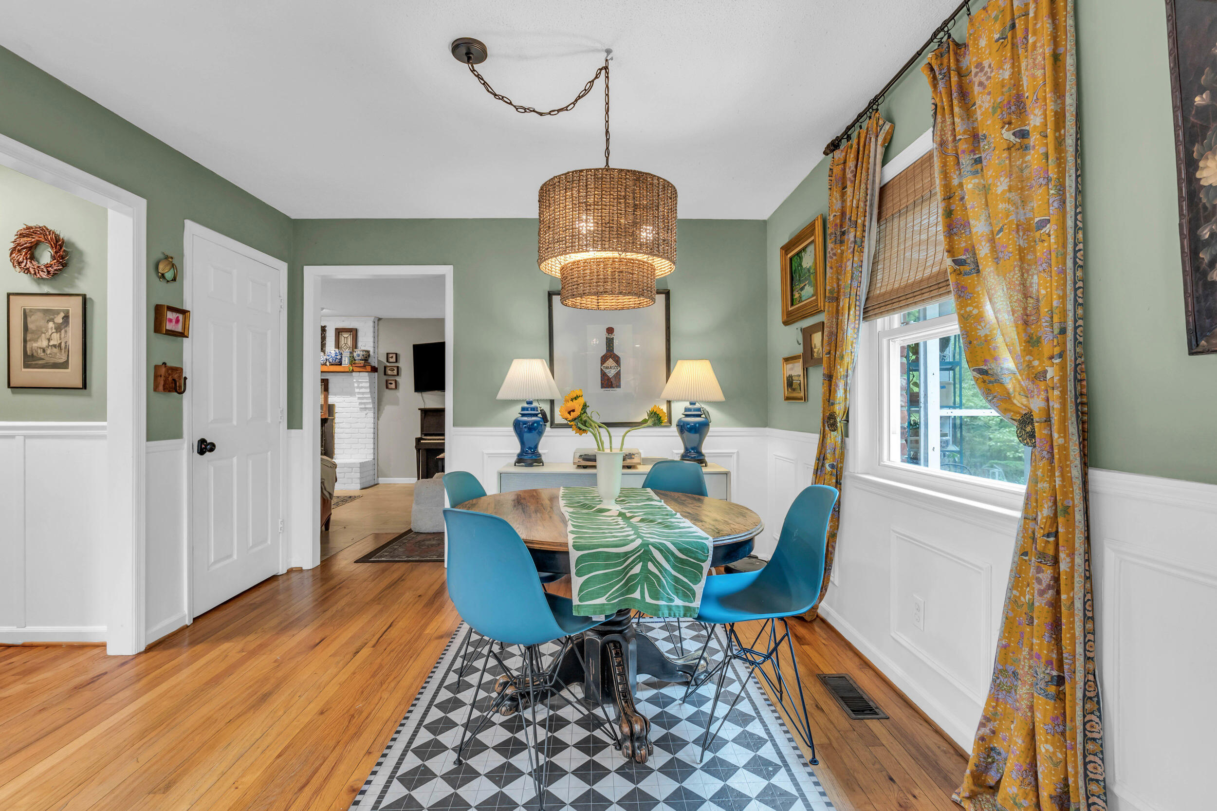1807 Angel Lane