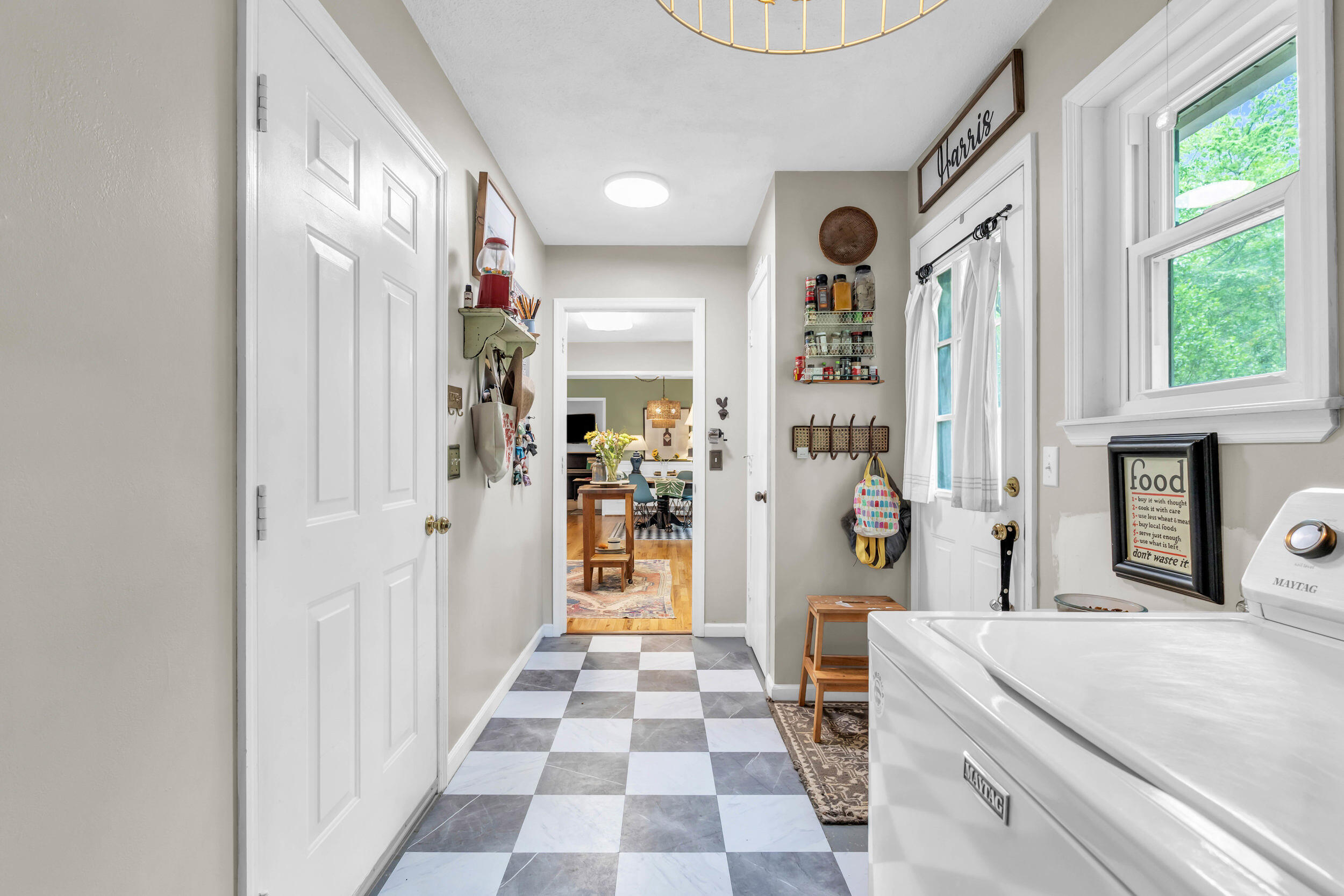 1807 Angel Lane