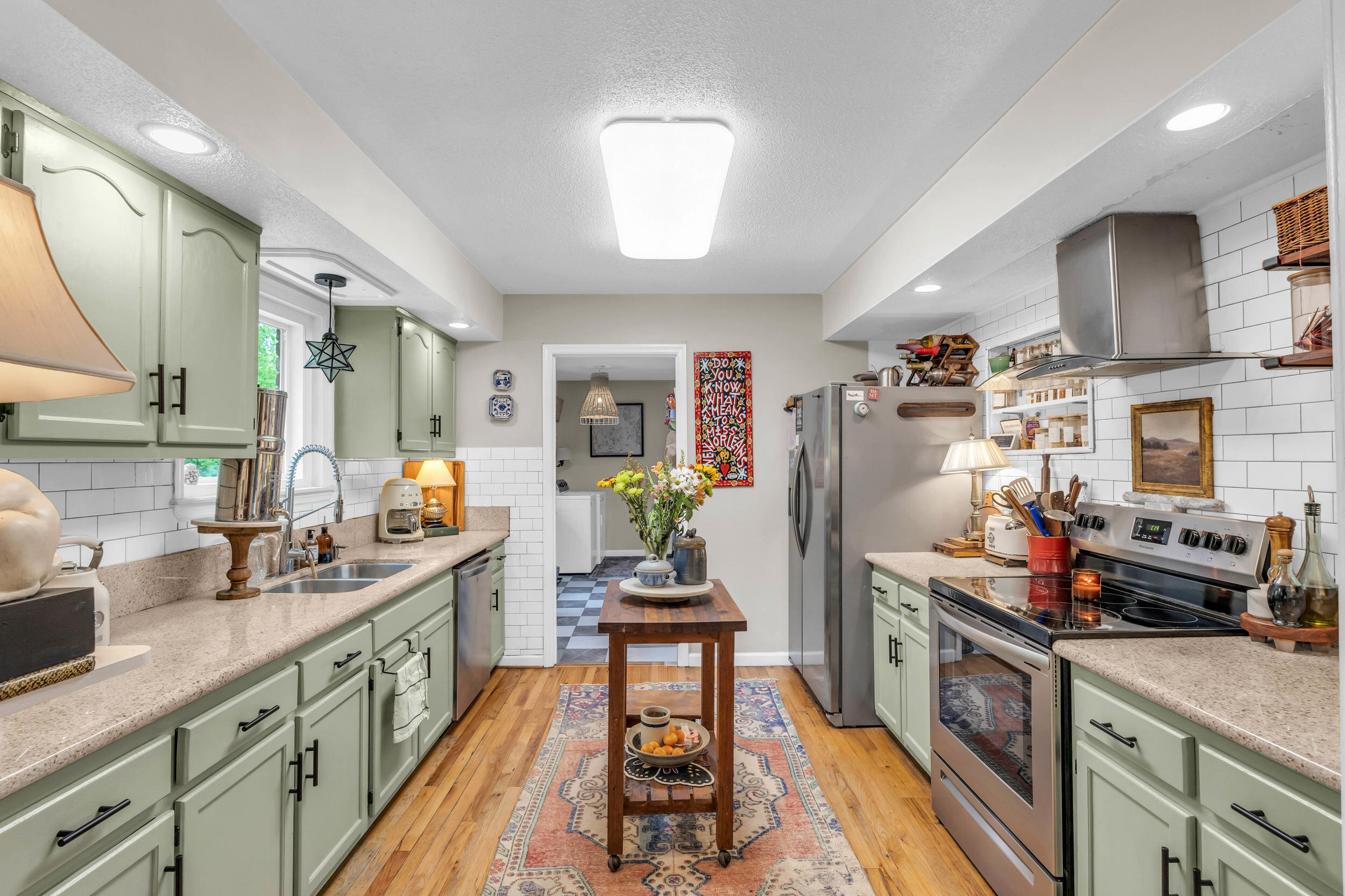 1807 Angel Lane