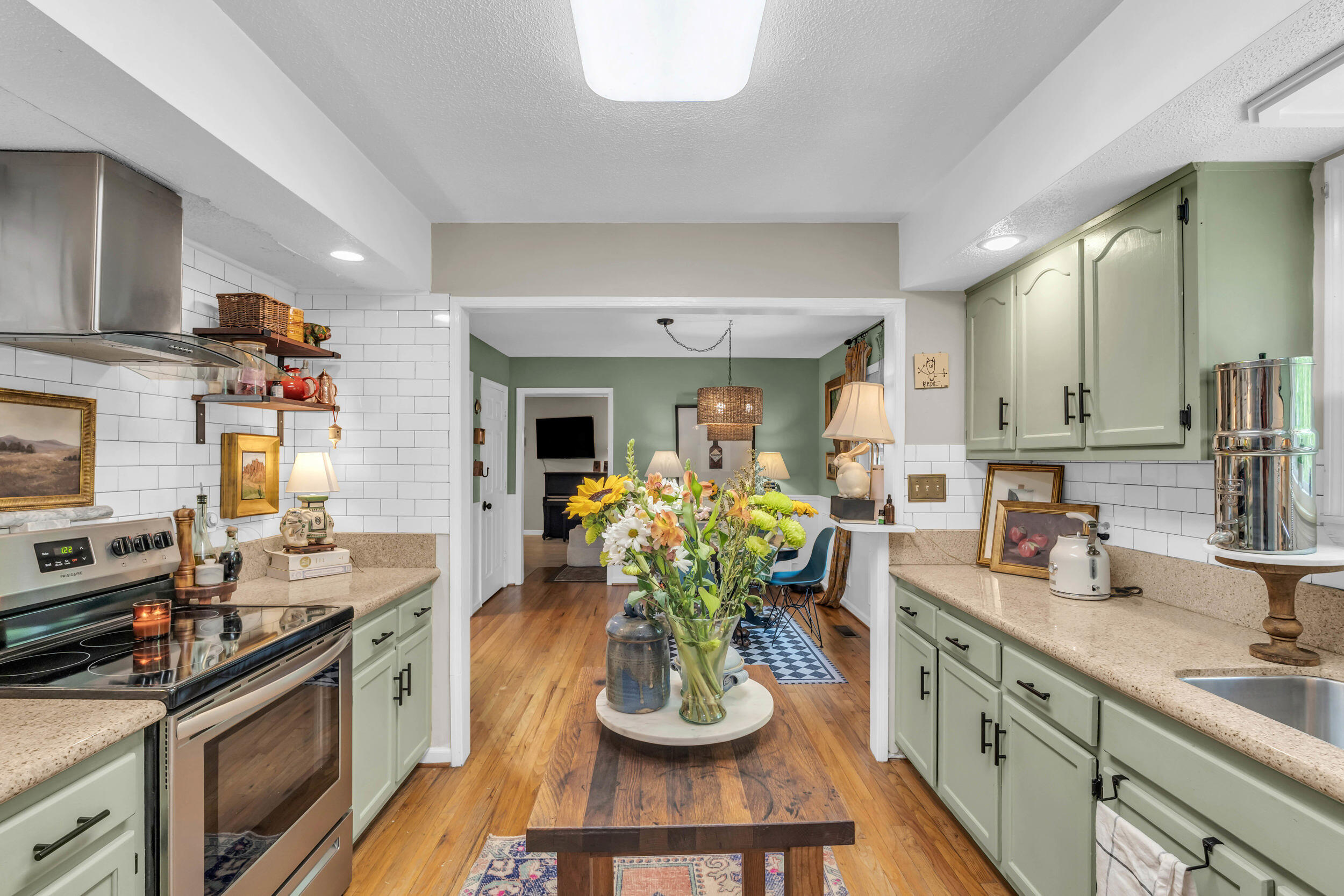 1807 Angel Lane