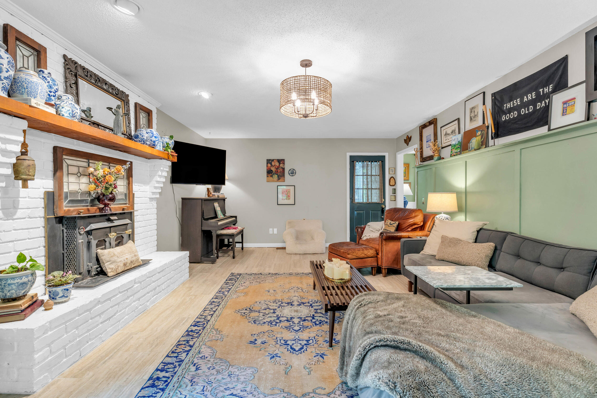 1807 Angel Lane