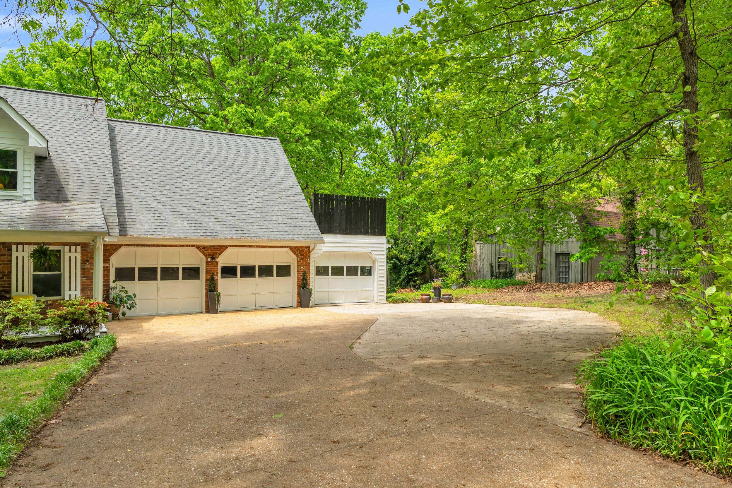 1807 Angel Lane