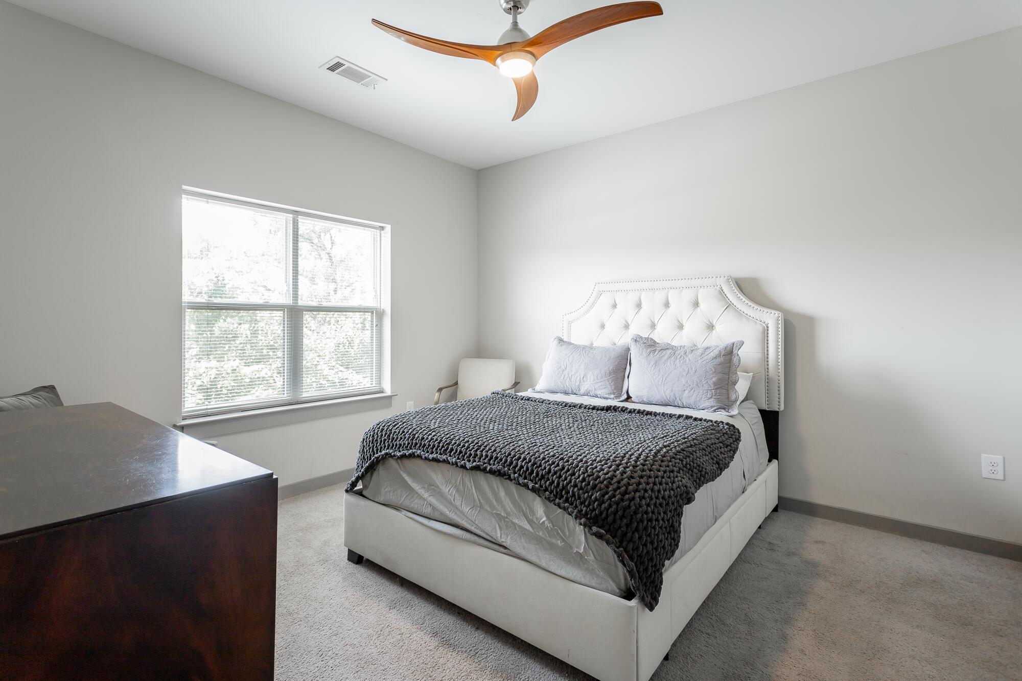 782 Riverfront Parkway, 216