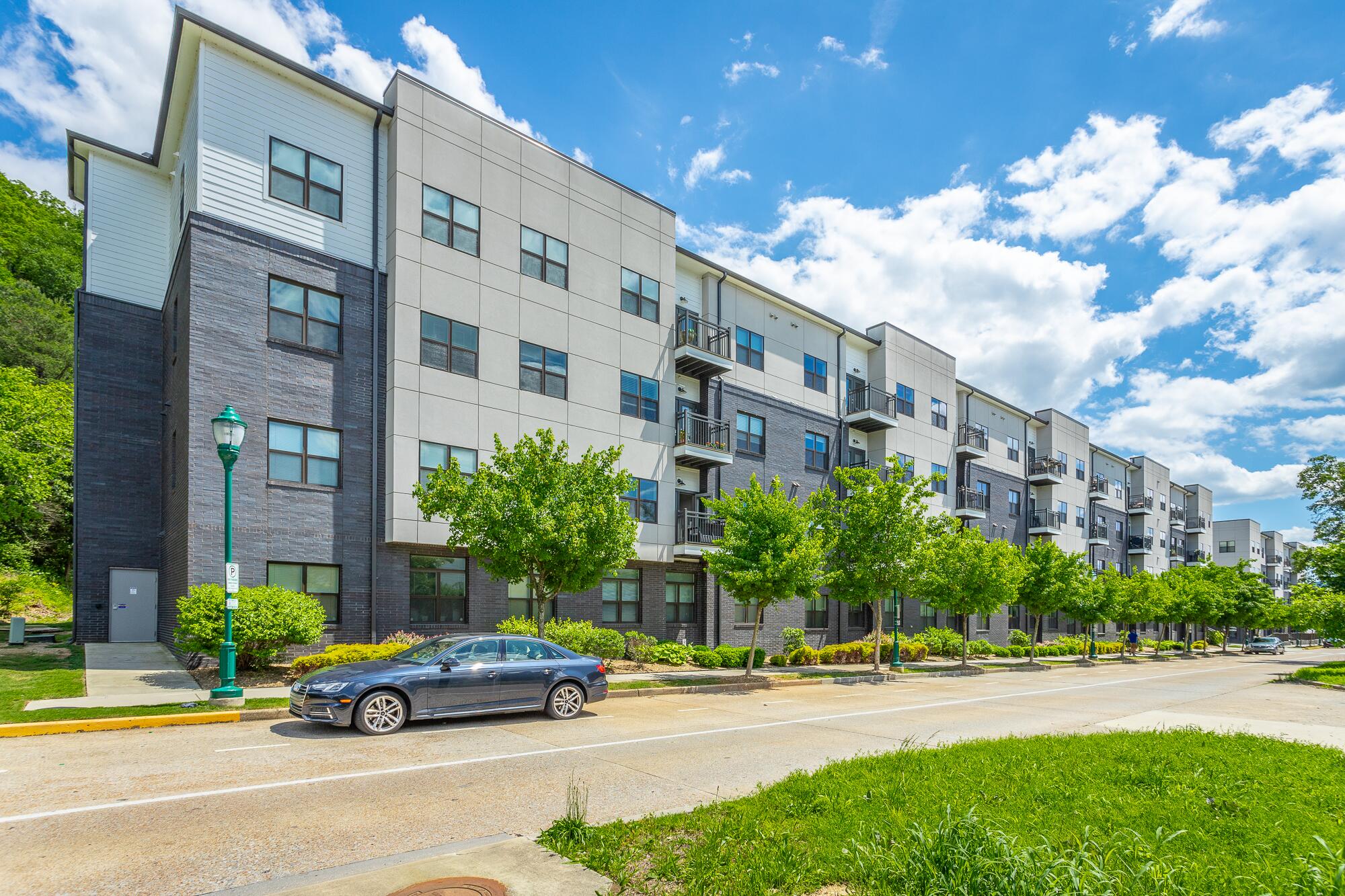 782 Riverfront Parkway, 216