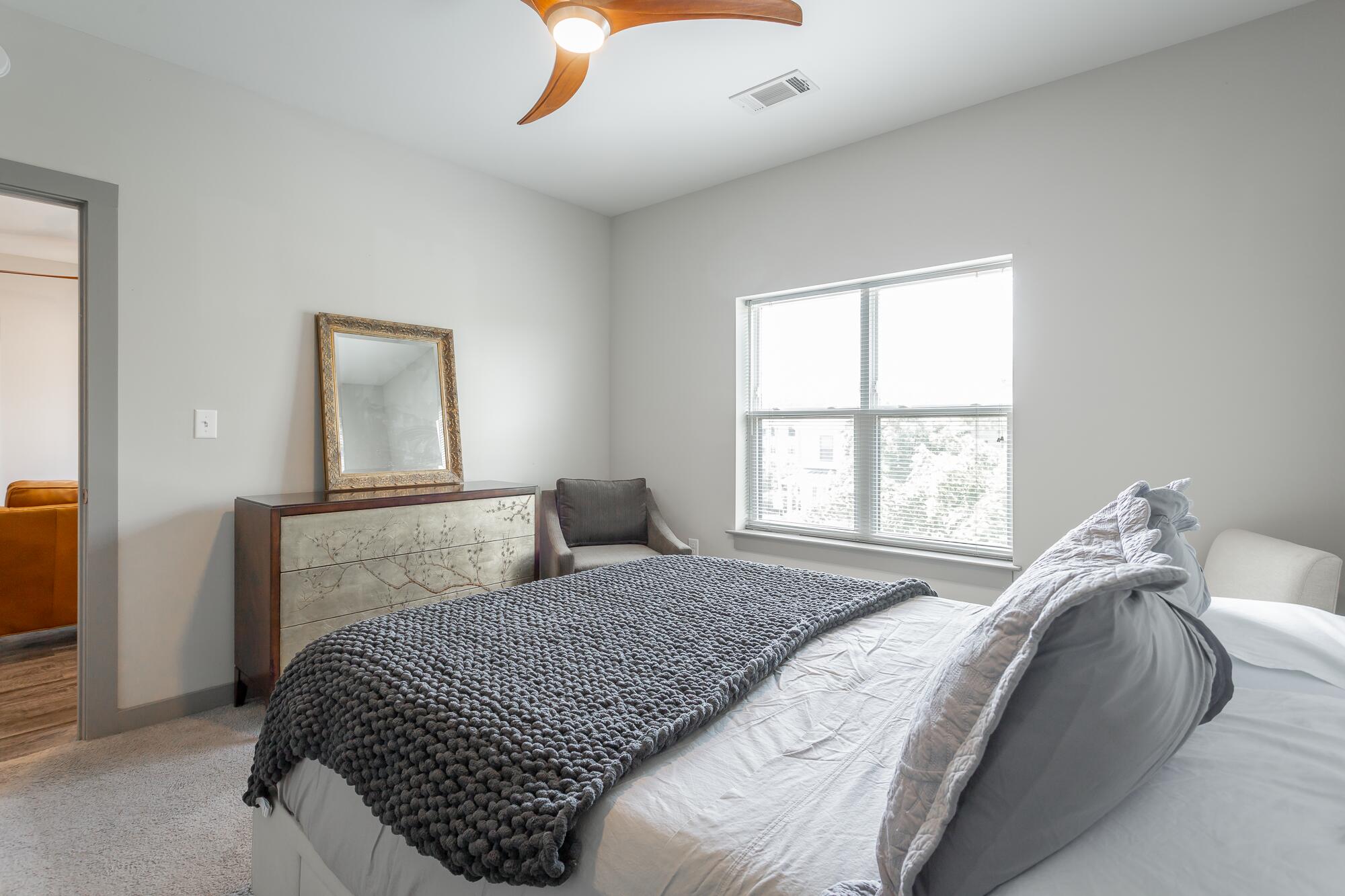 782 Riverfront Parkway, 216