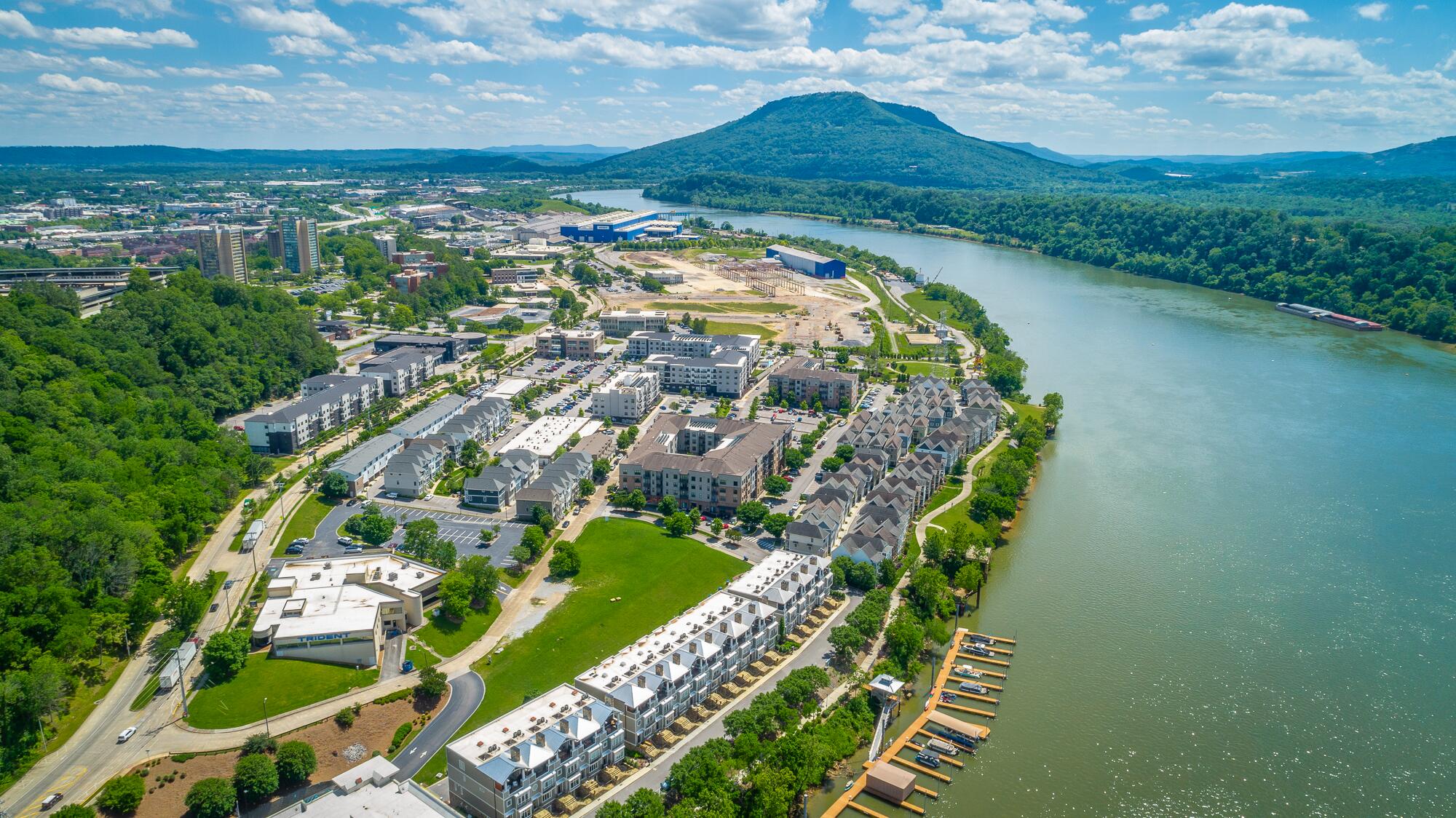 782 Riverfront Parkway, 216