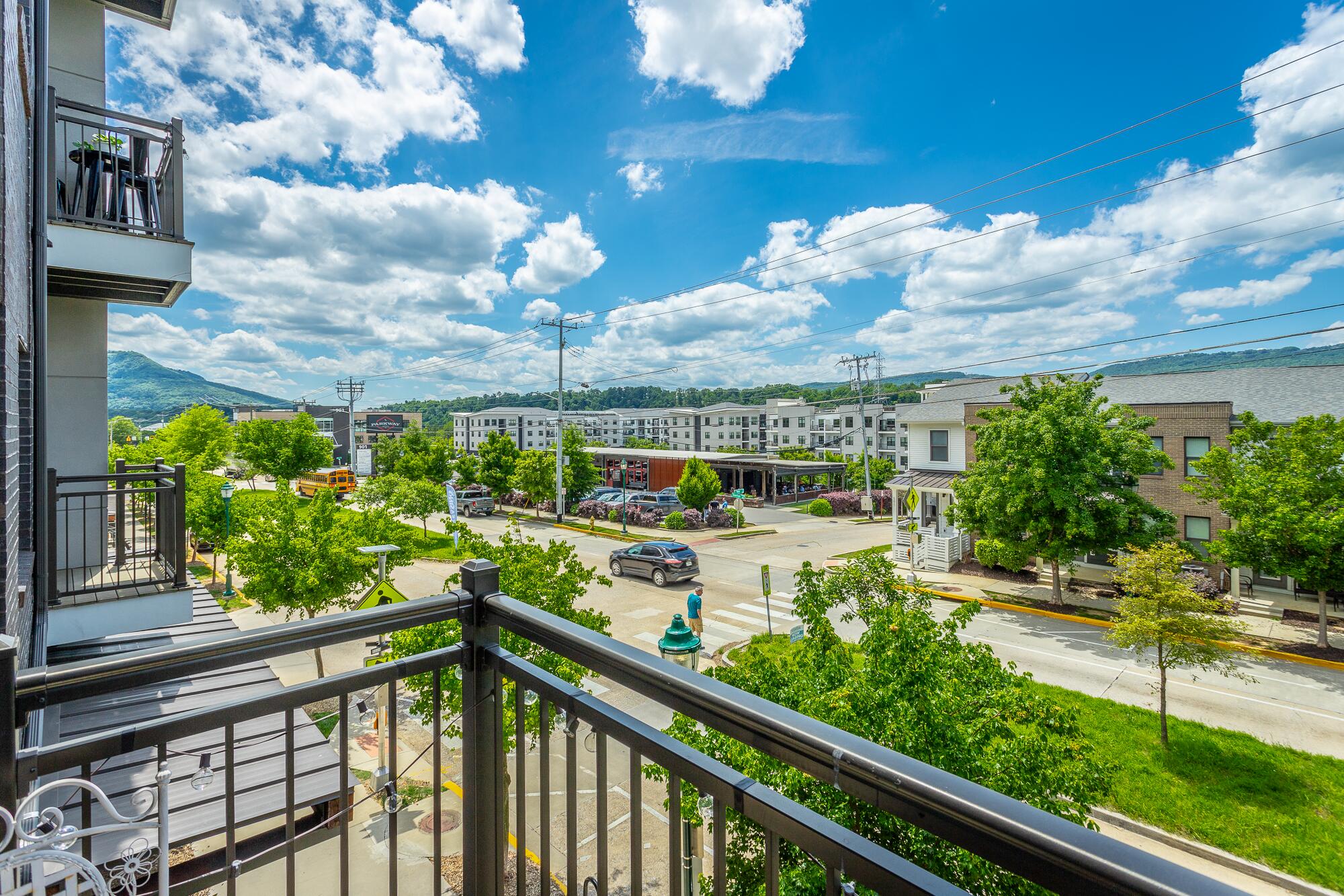 782 Riverfront Parkway, 216