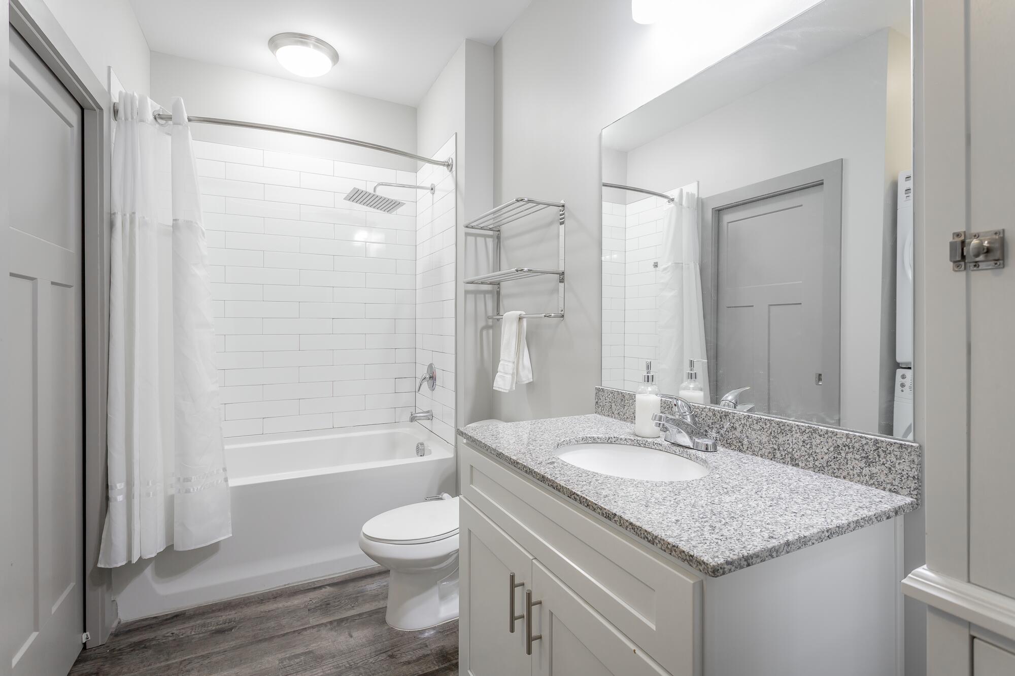 782 Riverfront Parkway, 216