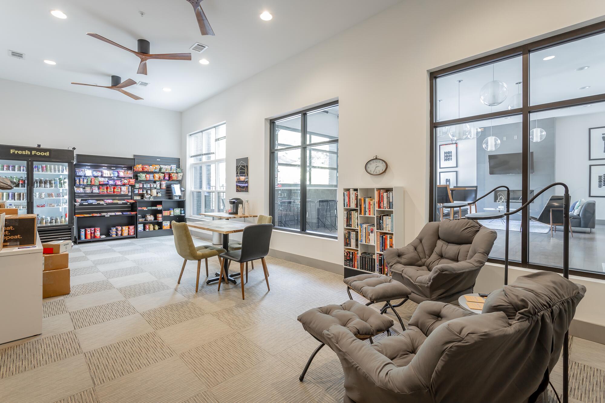 782 Riverfront Parkway, 216