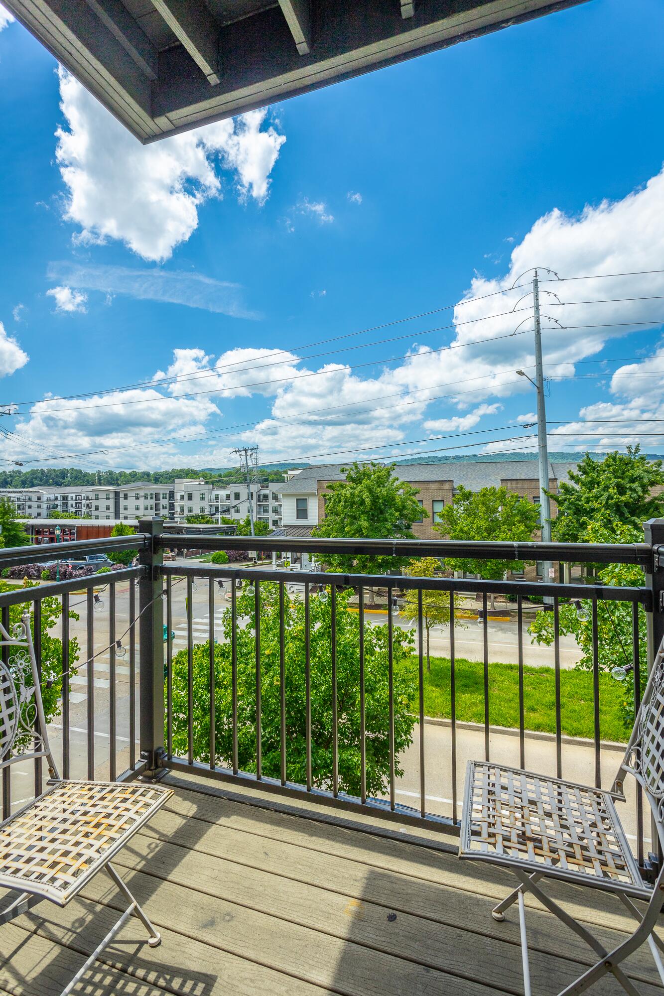 782 Riverfront Parkway, 216