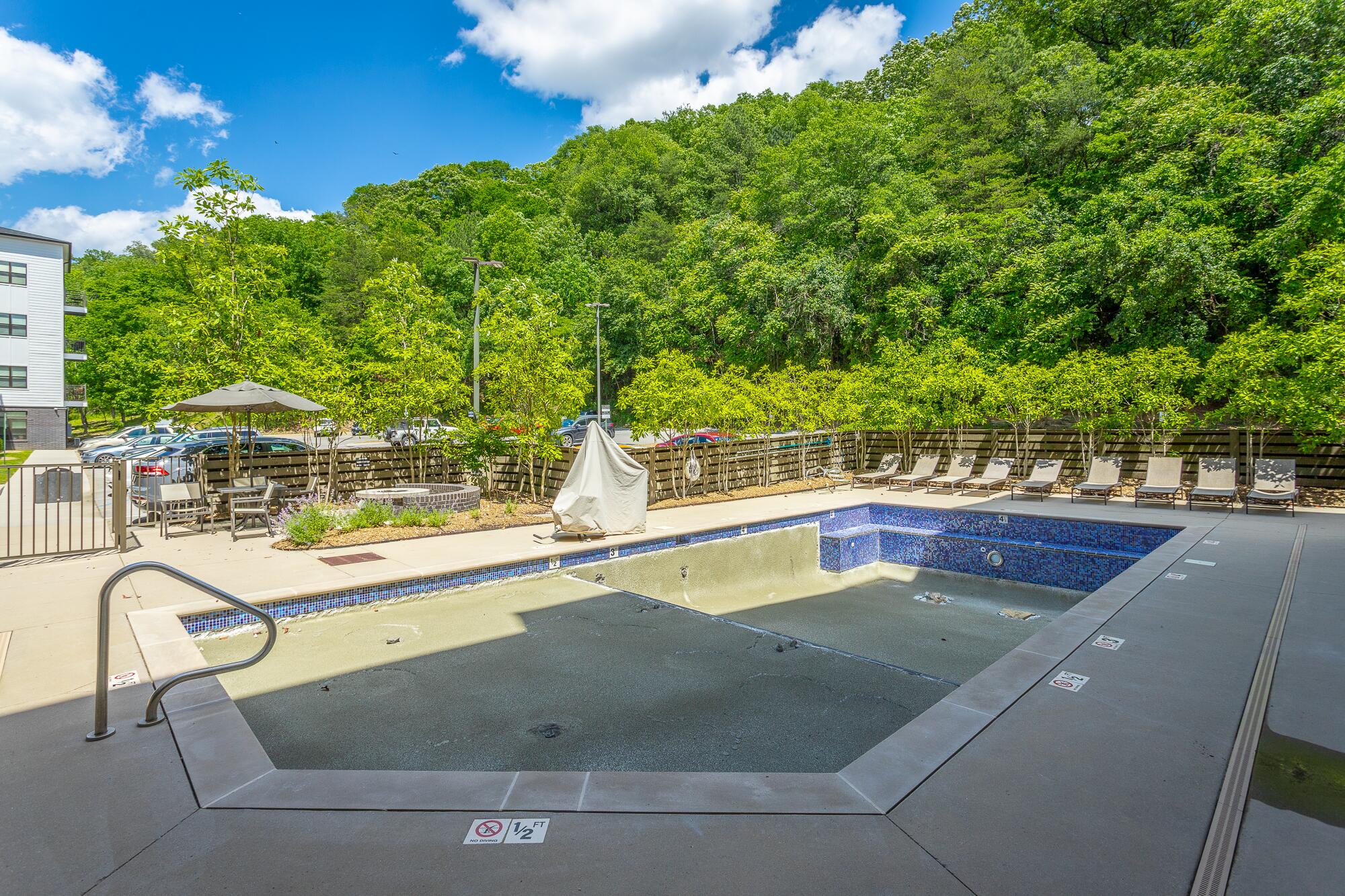 782 Riverfront Parkway, 216