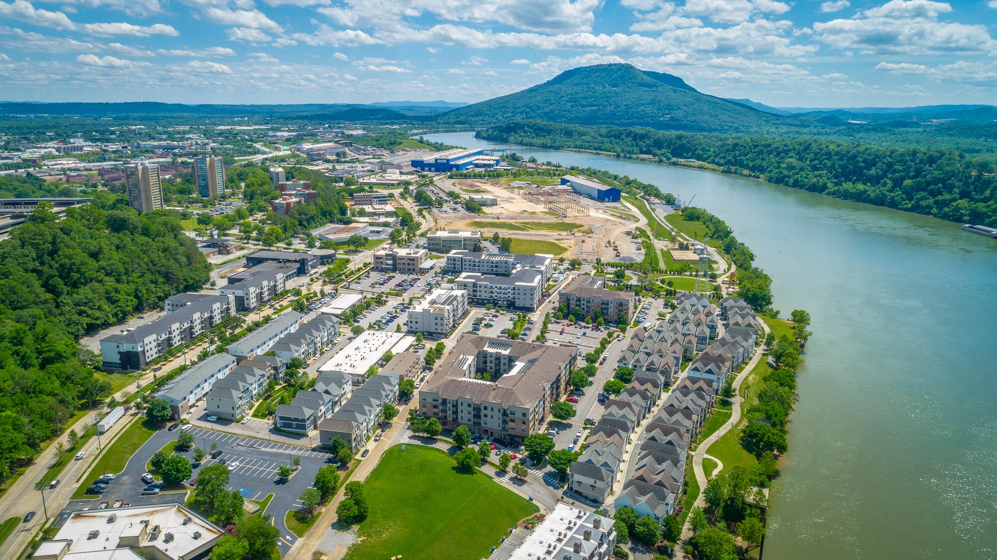 782 Riverfront Parkway, 216