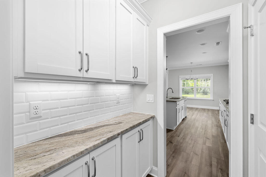 8880 Knolling Loop, 35