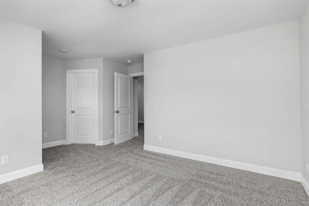 8880 Knolling Loop, 35