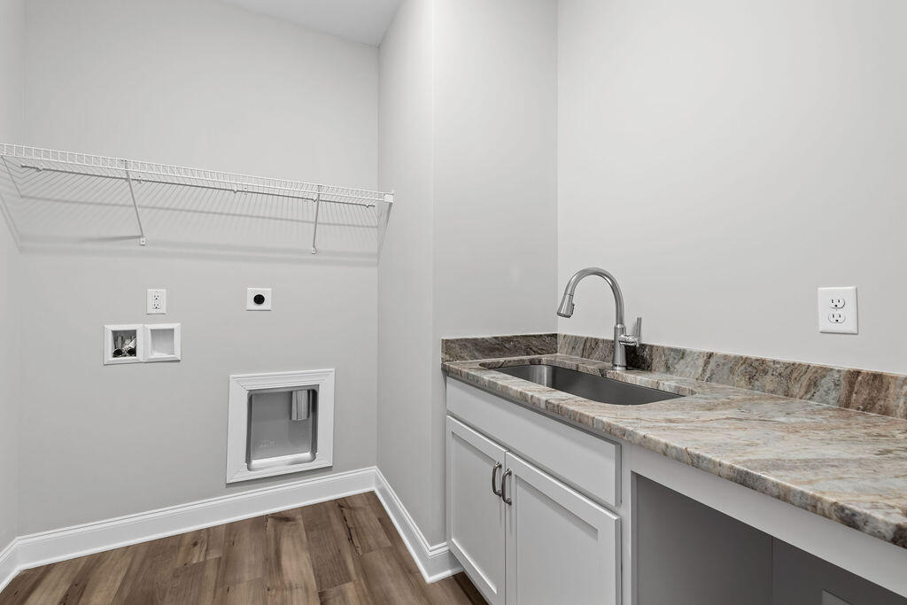 8880 Knolling Loop, 35