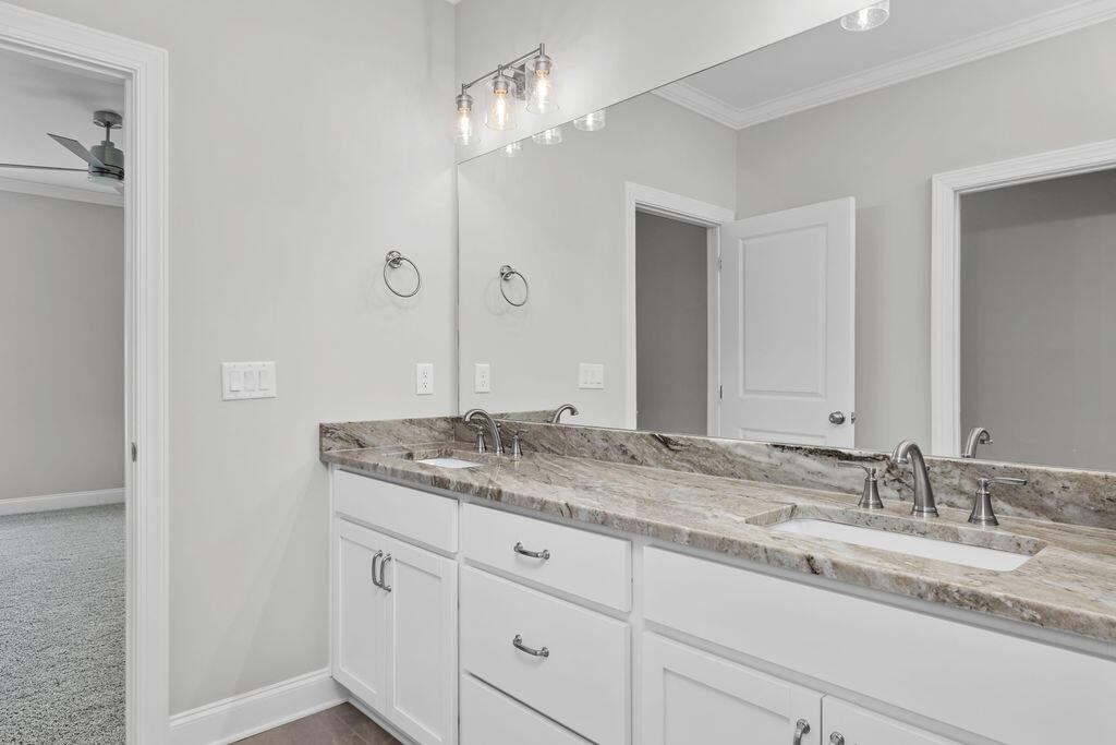 8880 Knolling Loop, 35