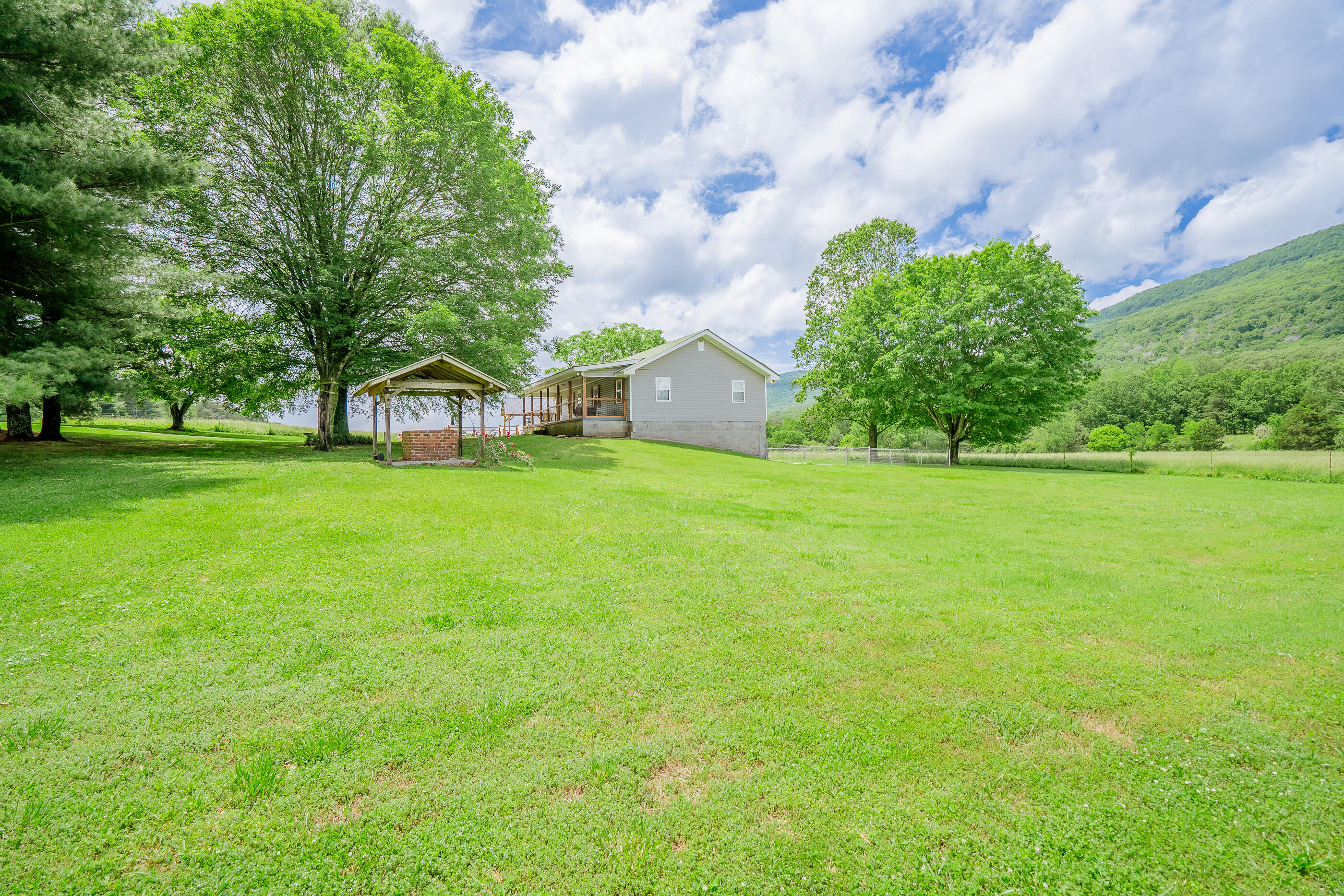 976 Chamberlain Road, LaFayette