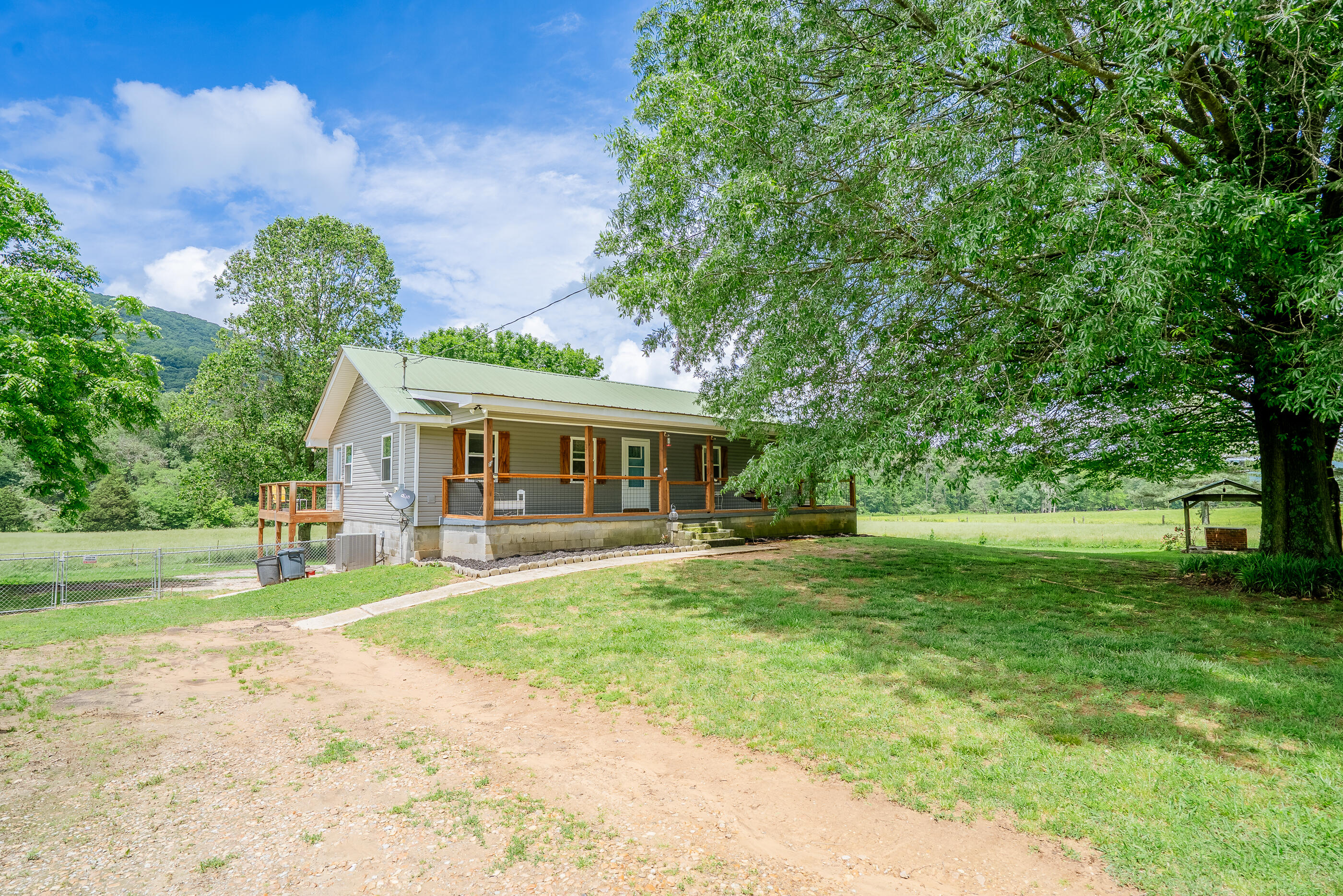 976 Chamberlain Road, LaFayette