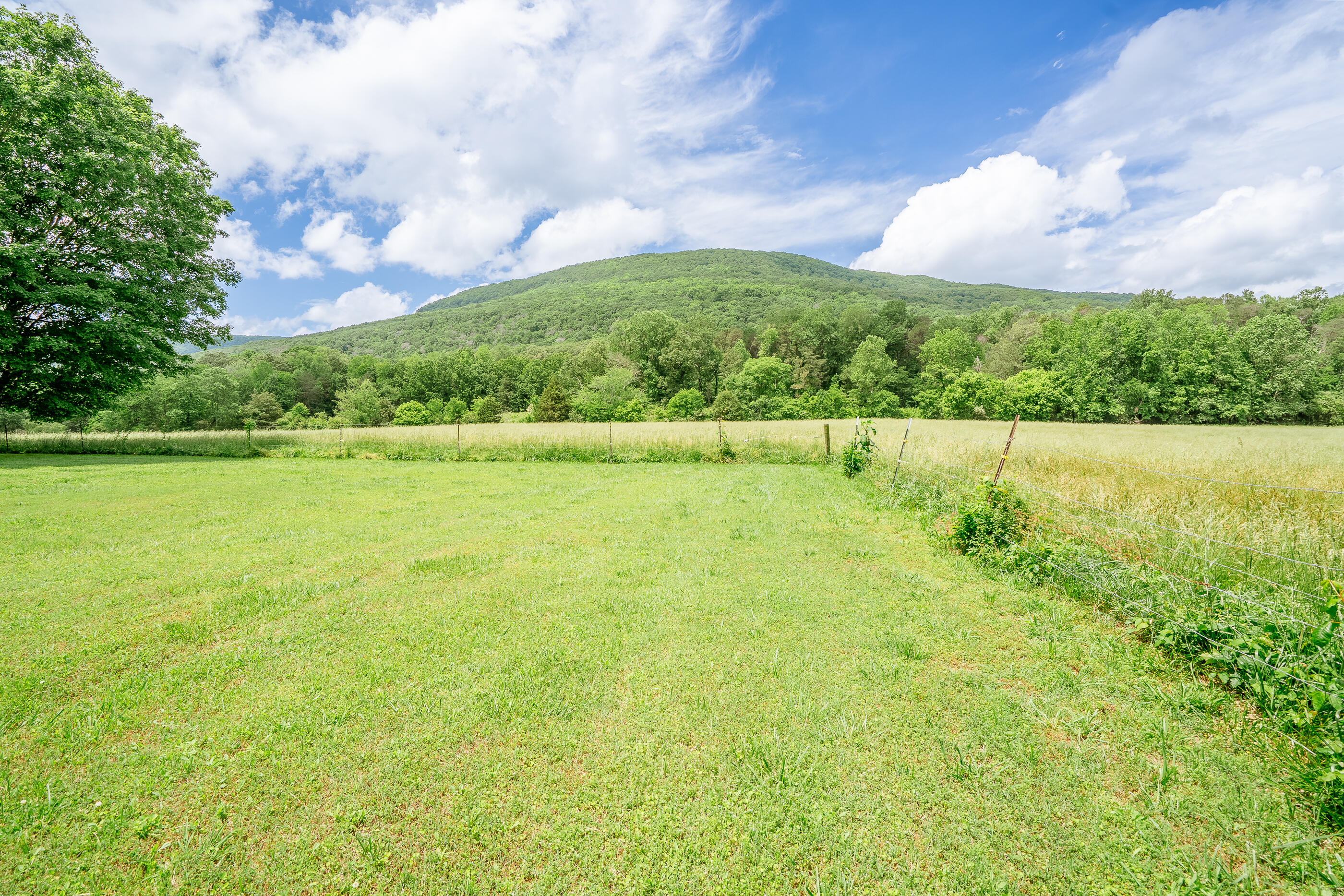 976 Chamberlain Road, LaFayette