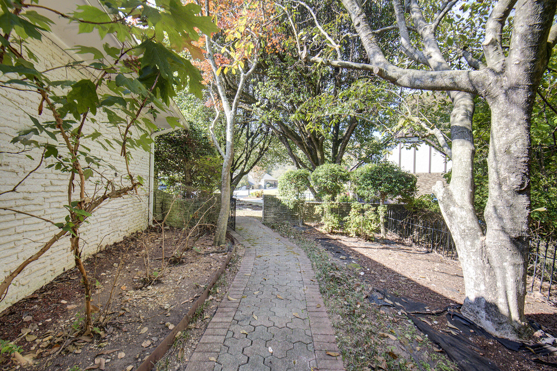 5851 N Park Road