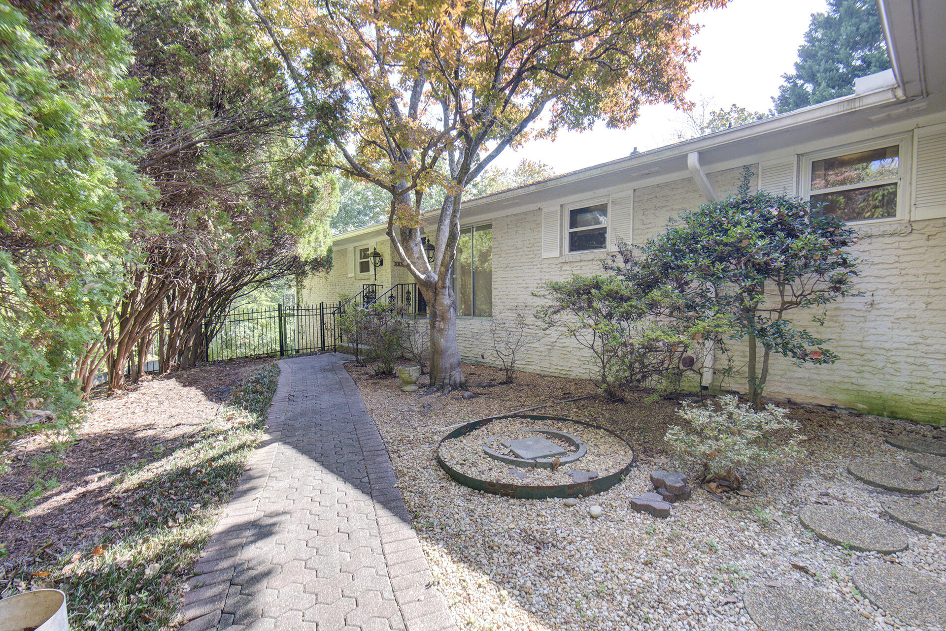 5851 N Park Road