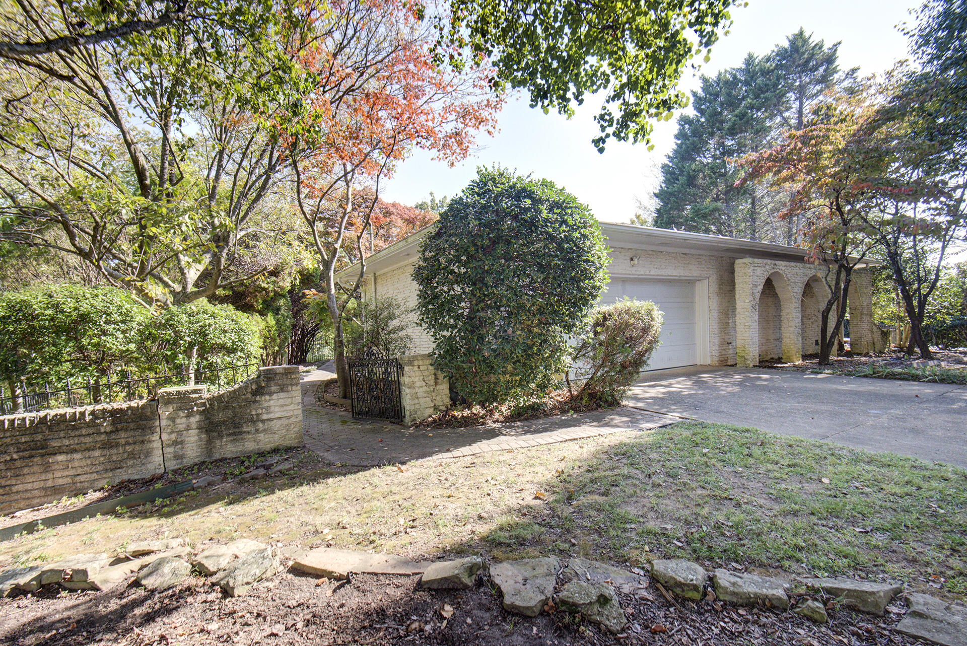 5851 N Park Road