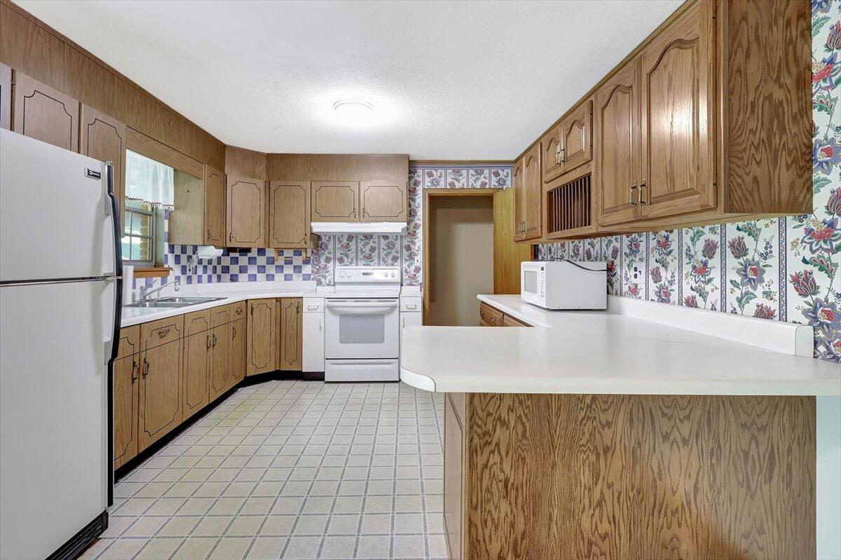 425 Lullwater Road