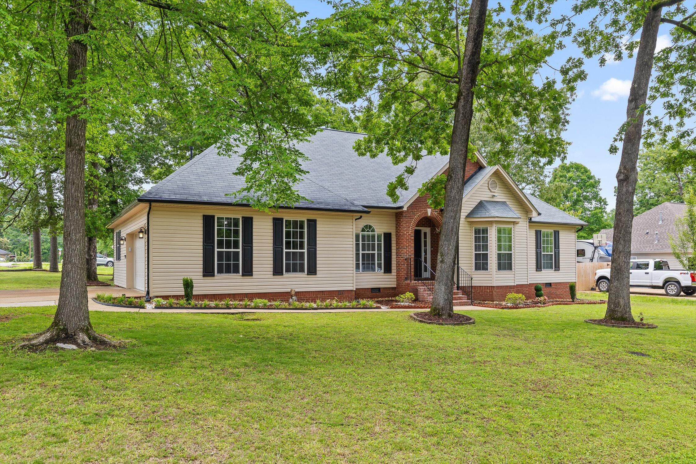 8225 W Lakeside Circle
