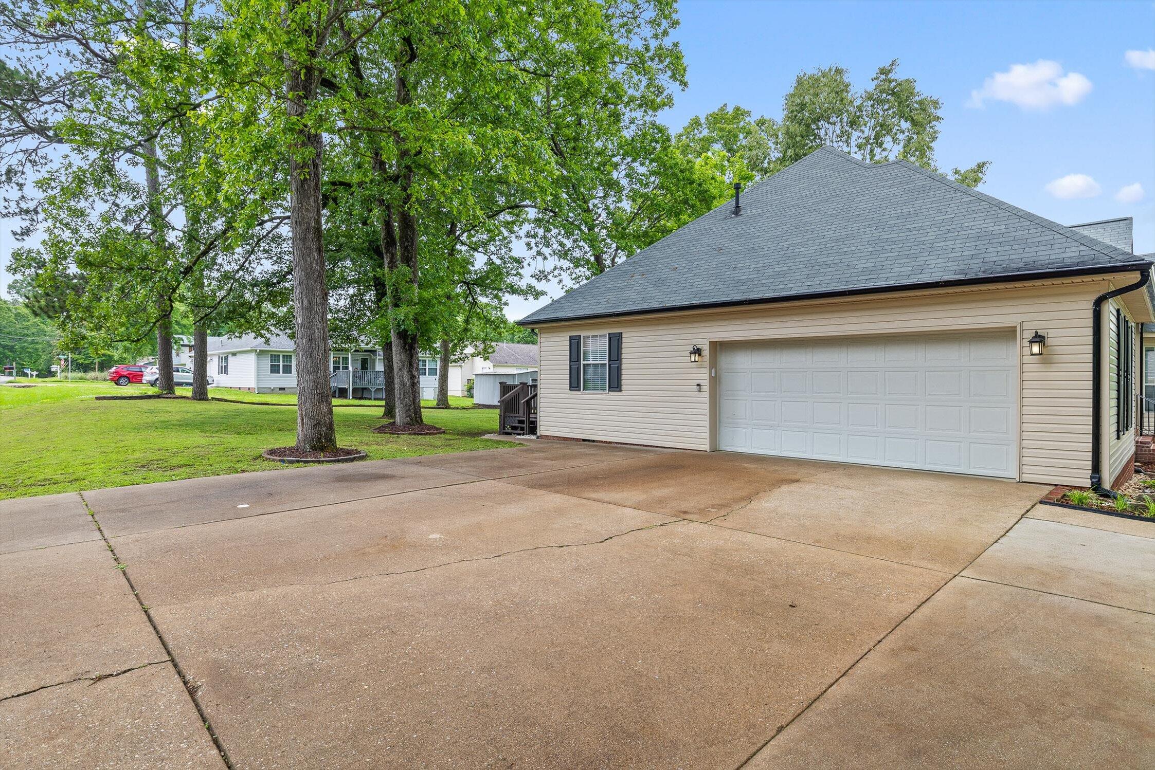 8225 W Lakeside Circle