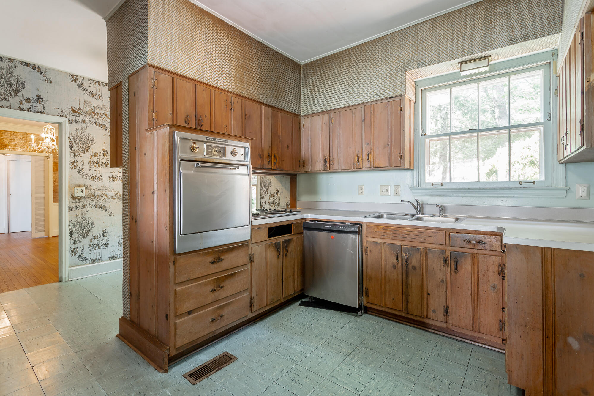 1613 Fairy Dell Trail