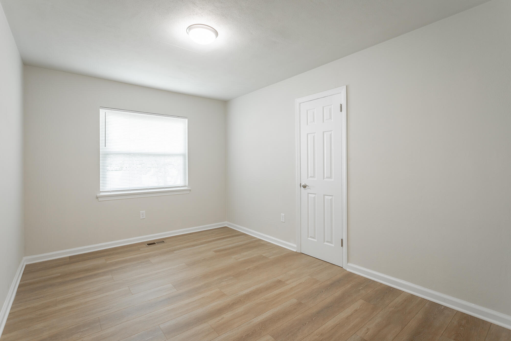 827 Woodmore Circle
