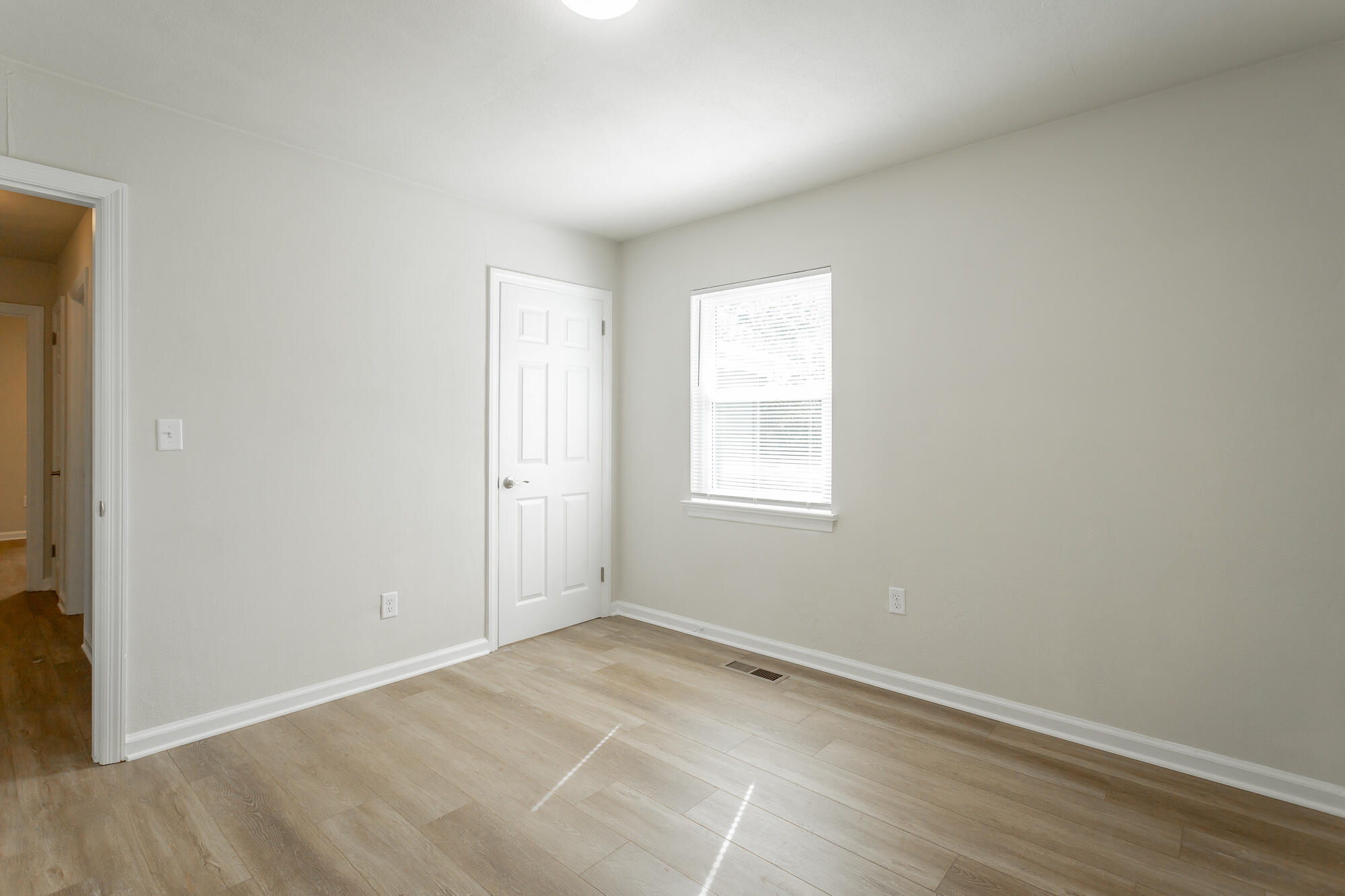 827 Woodmore Circle