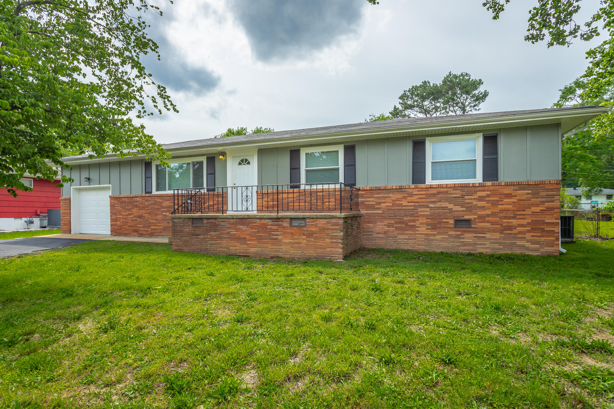 827 Woodmore Circle
