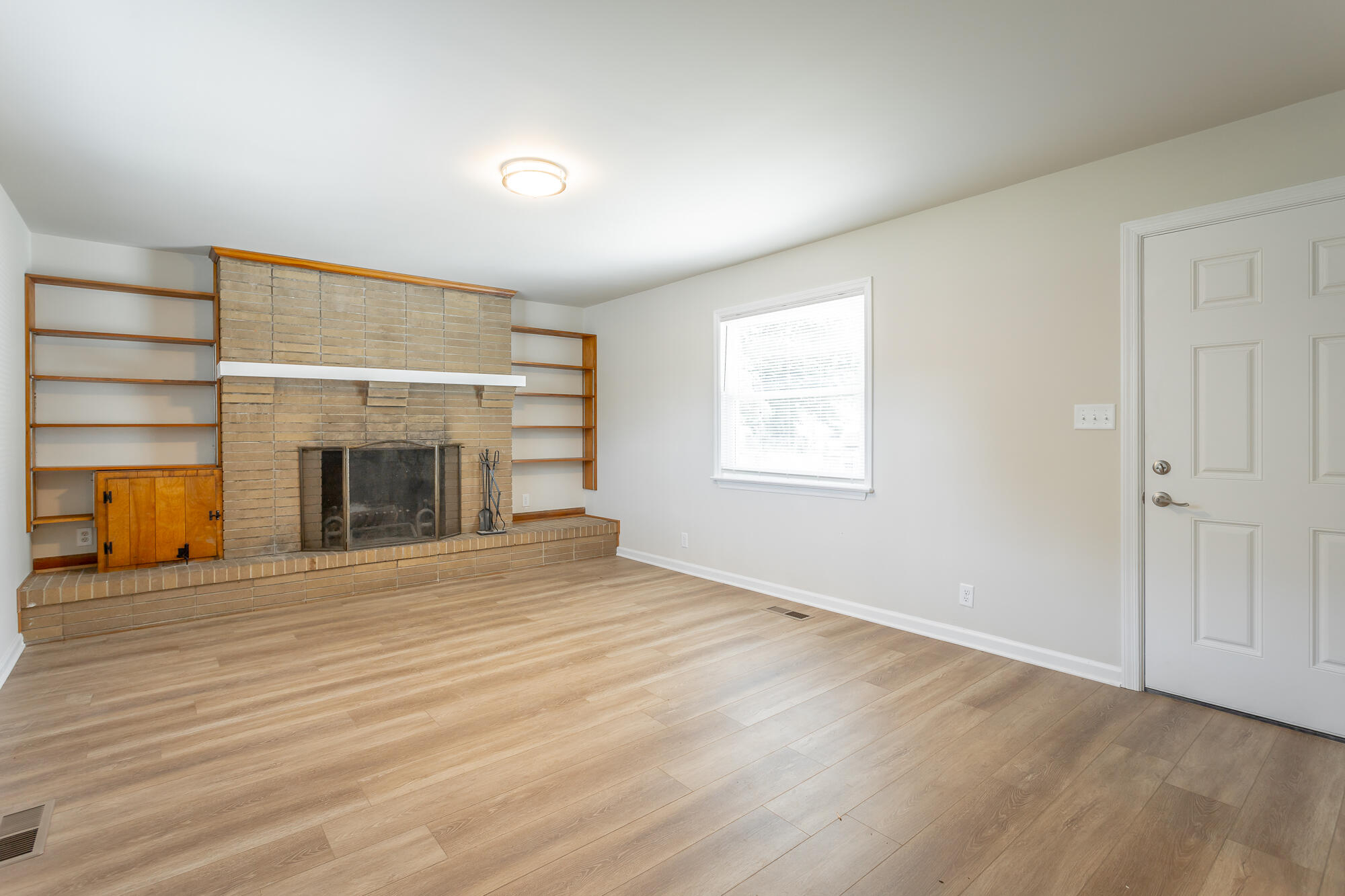 827 Woodmore Circle