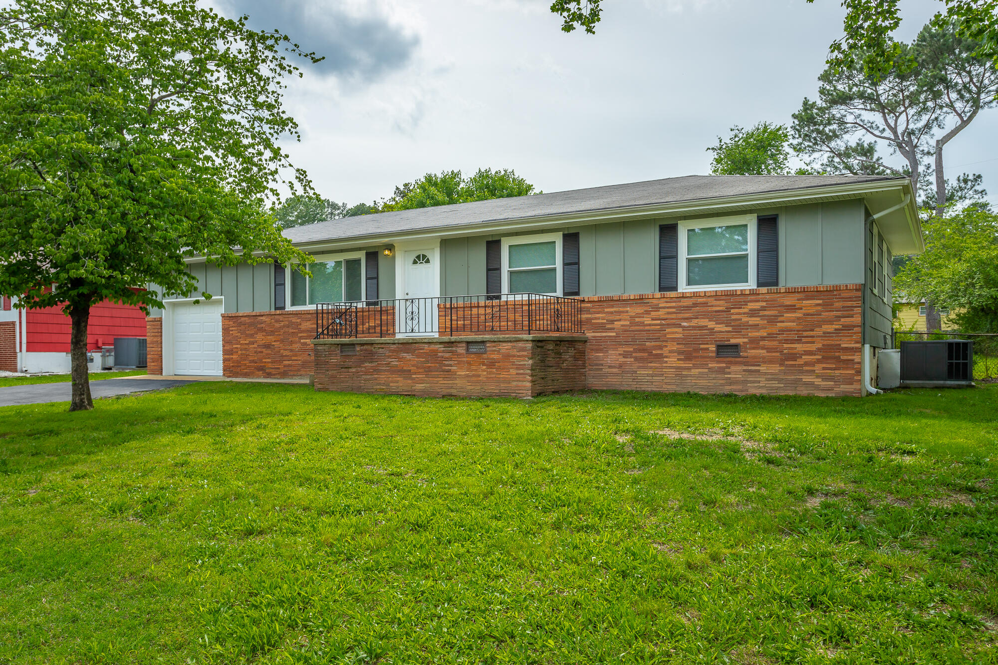 827 Woodmore Circle