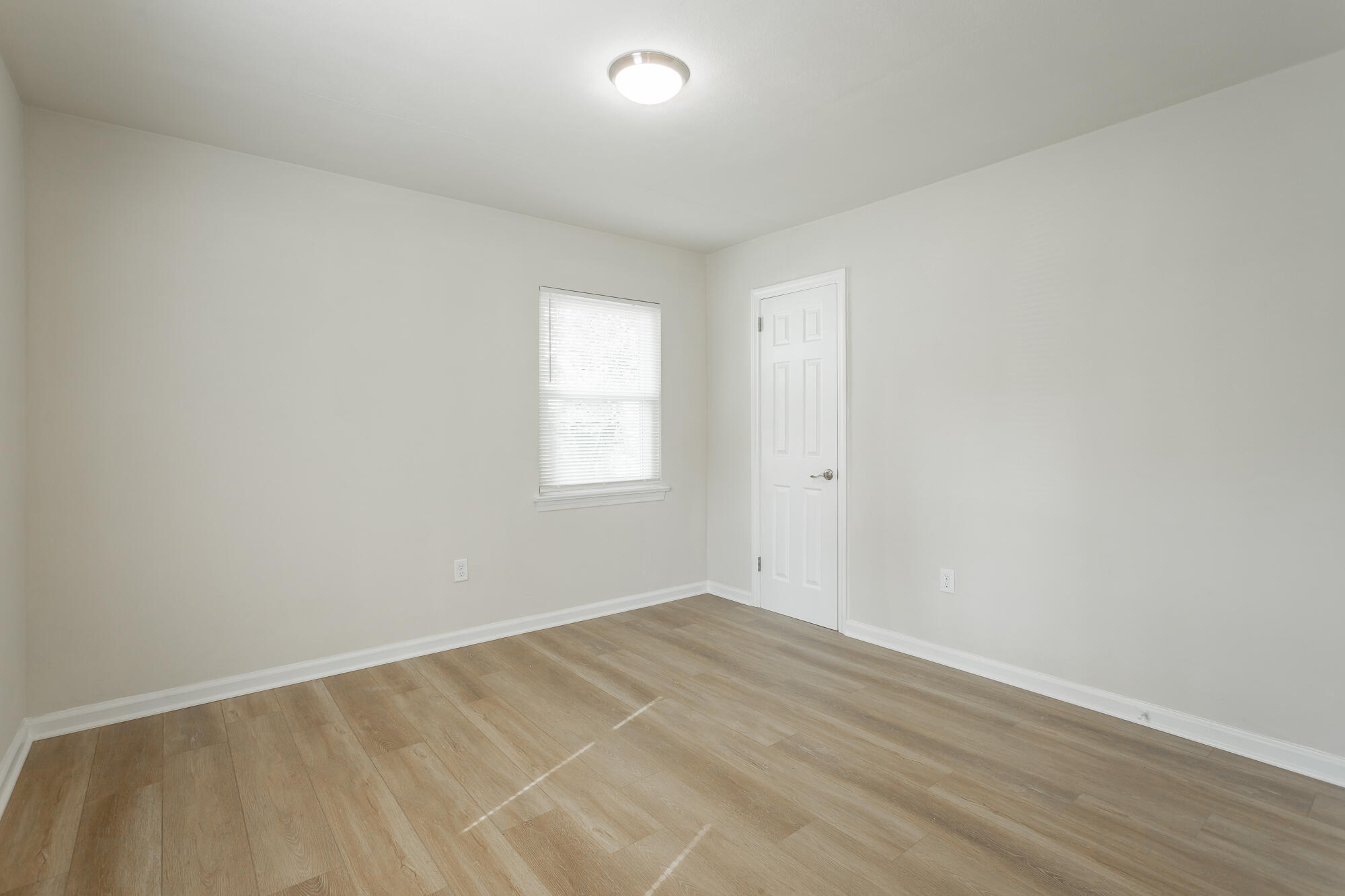 827 Woodmore Circle