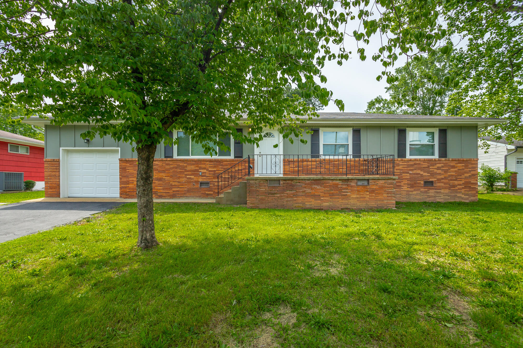 827 Woodmore Circle