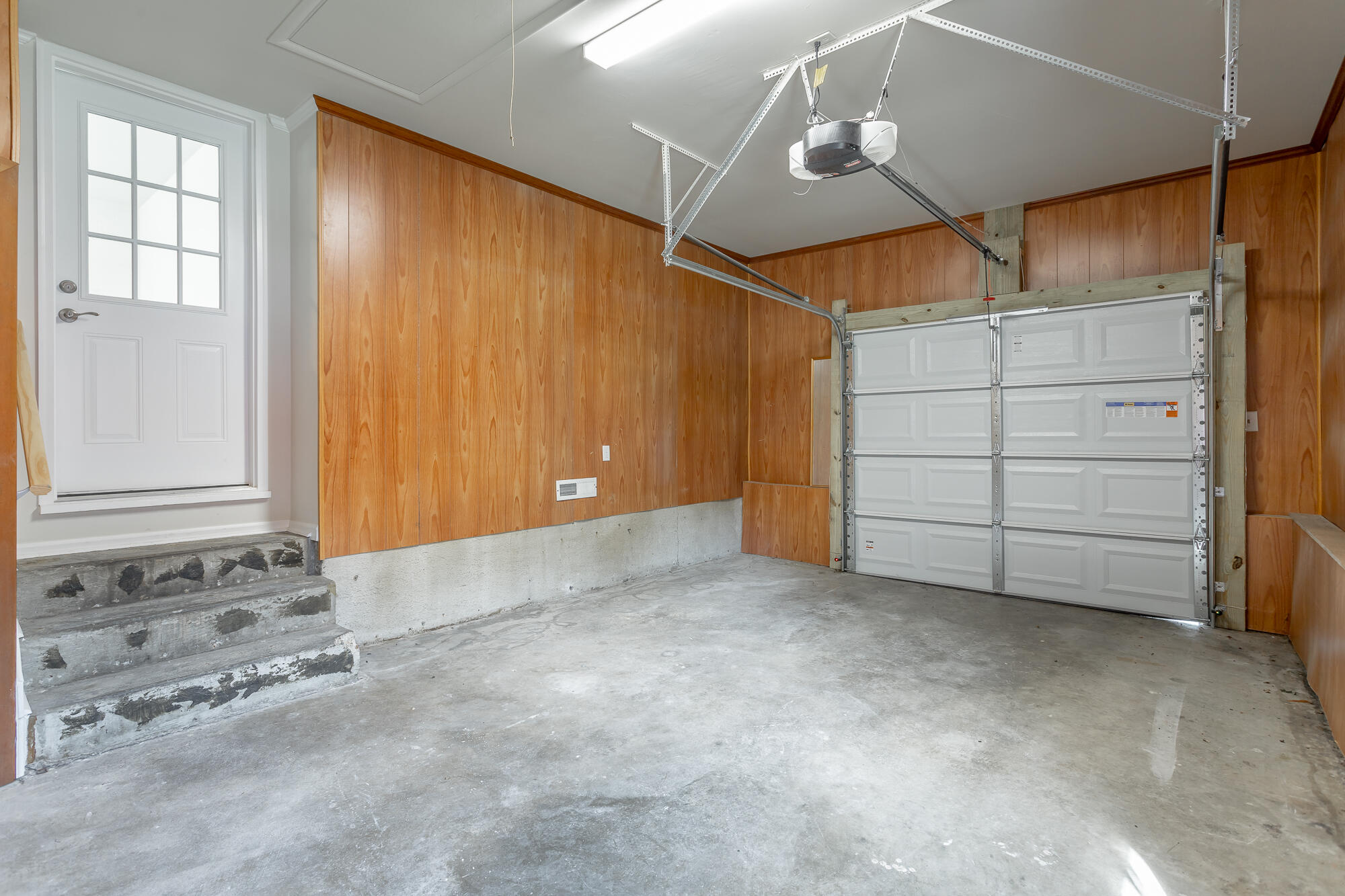 827 Woodmore Circle