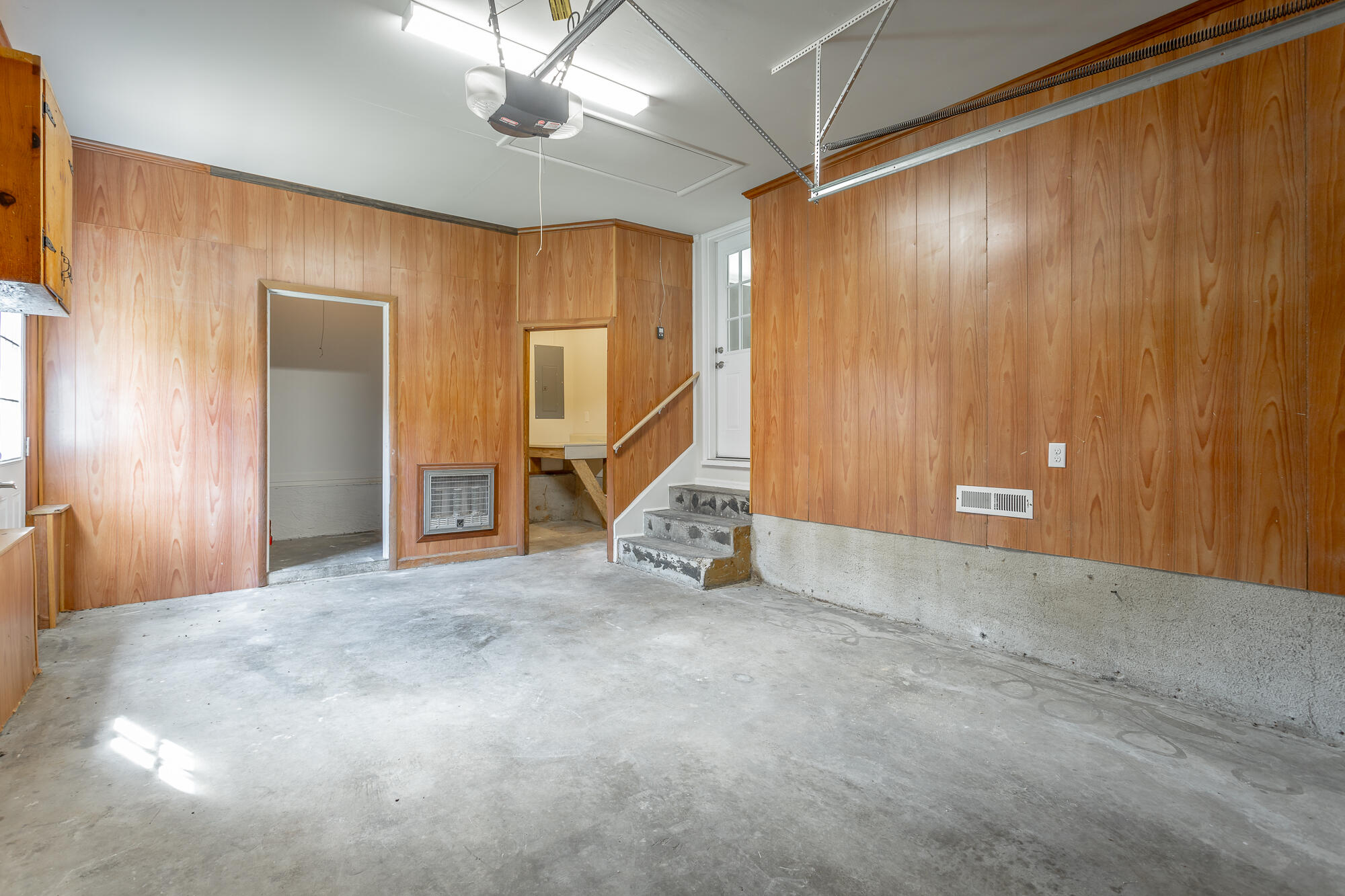 827 Woodmore Circle