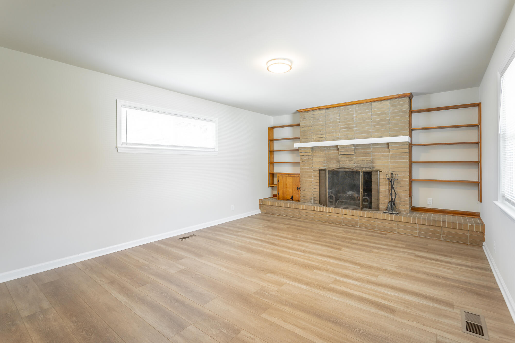 827 Woodmore Circle