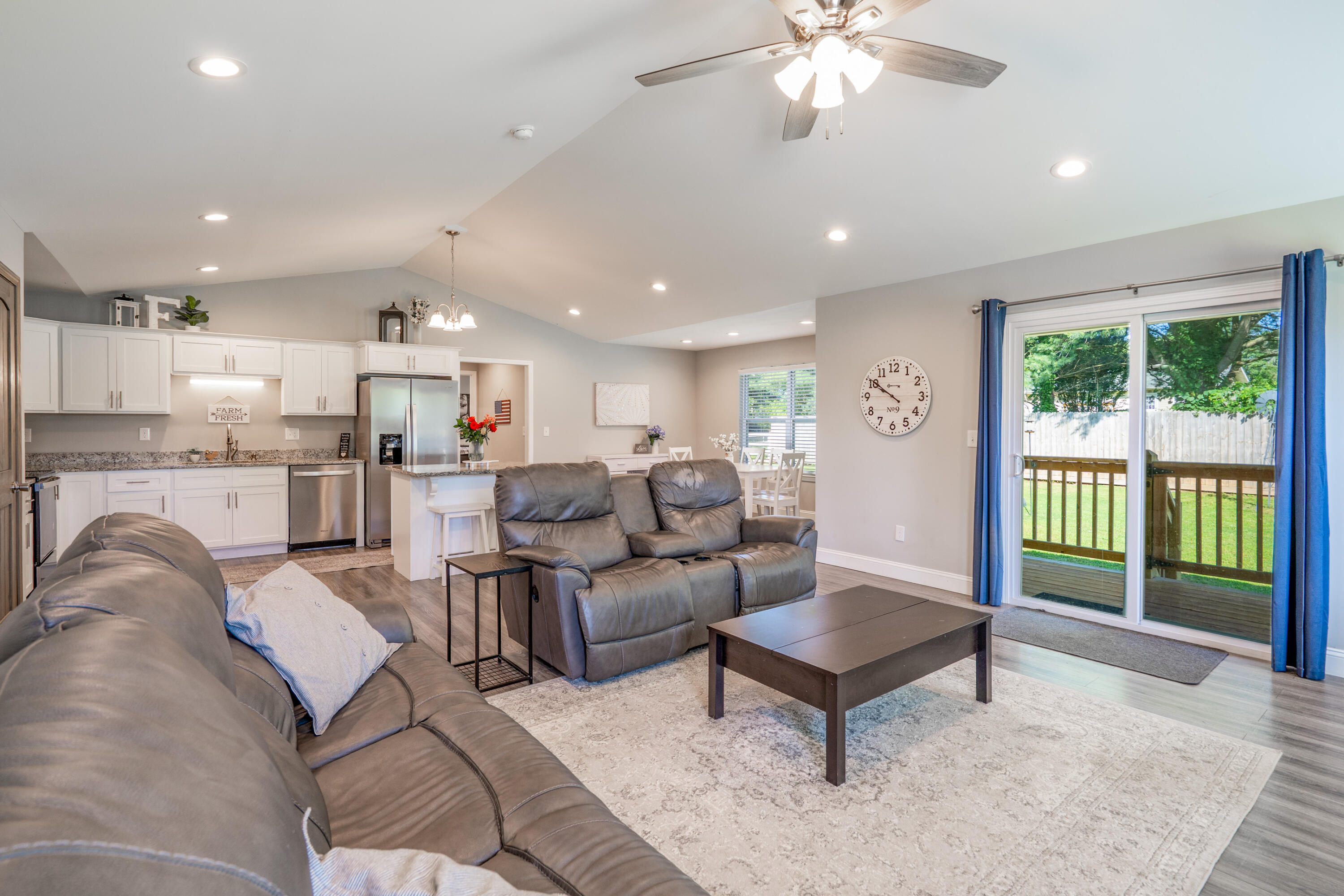 595 New Union Circle