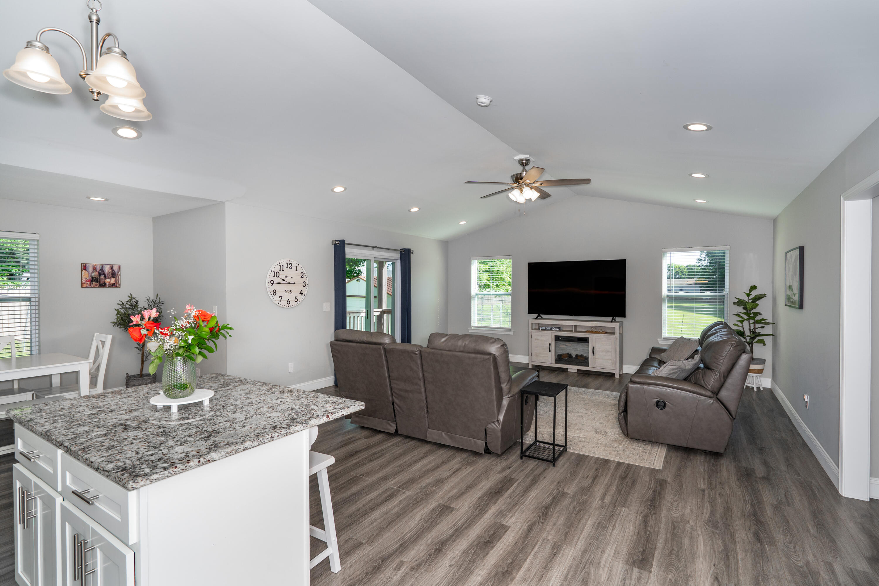 595 New Union Circle