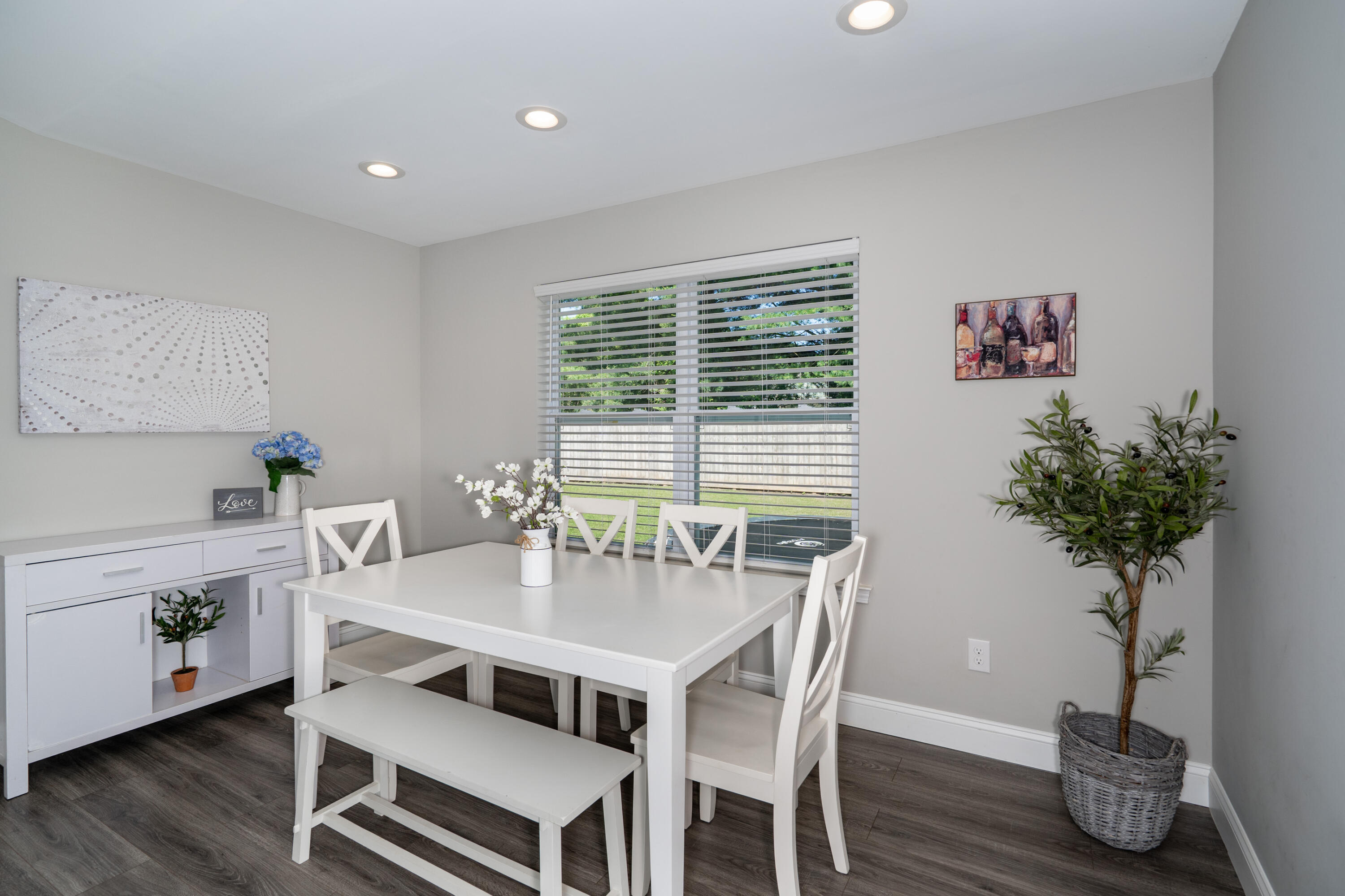 595 New Union Circle