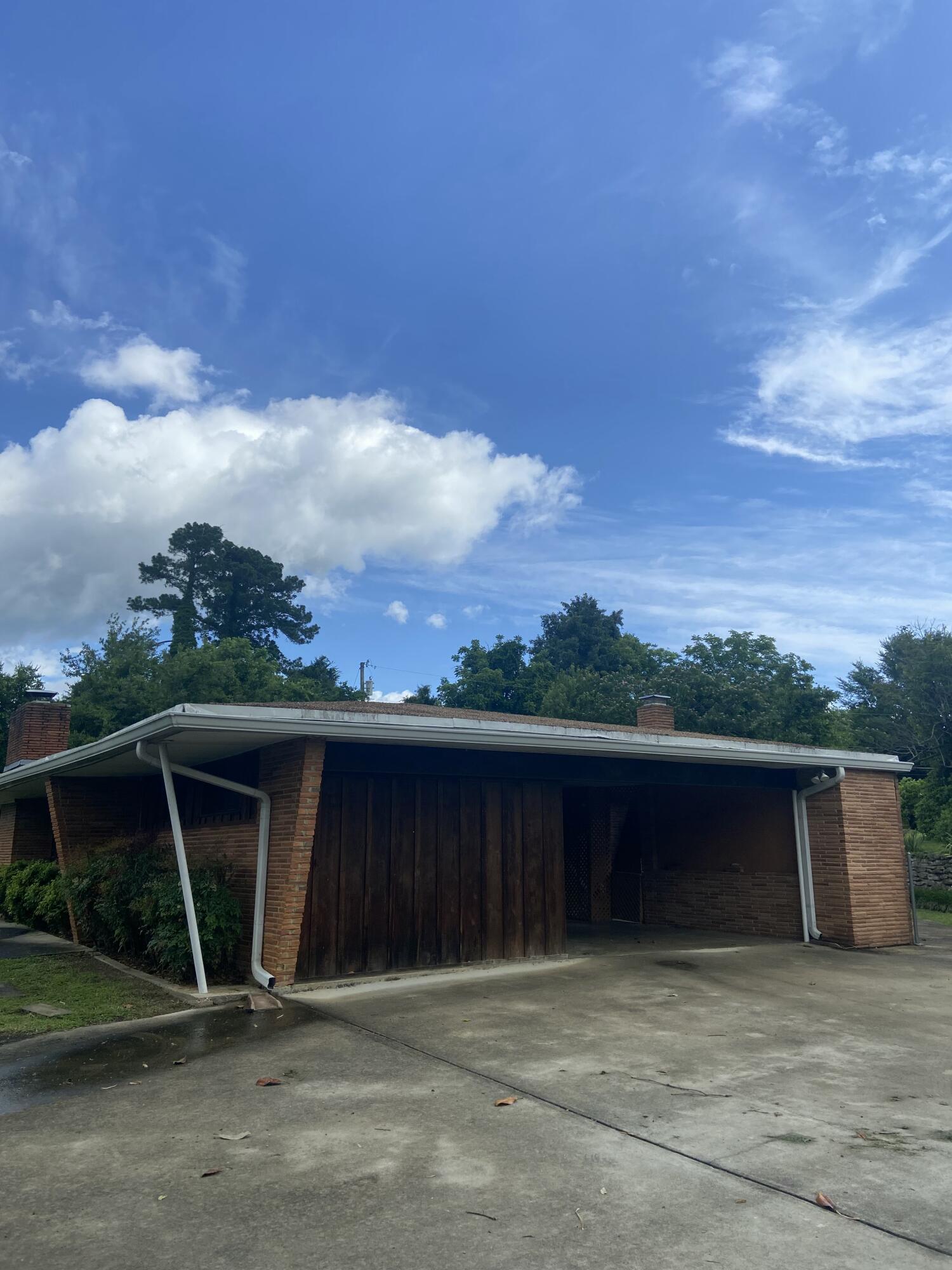 169 W Schmitt Road