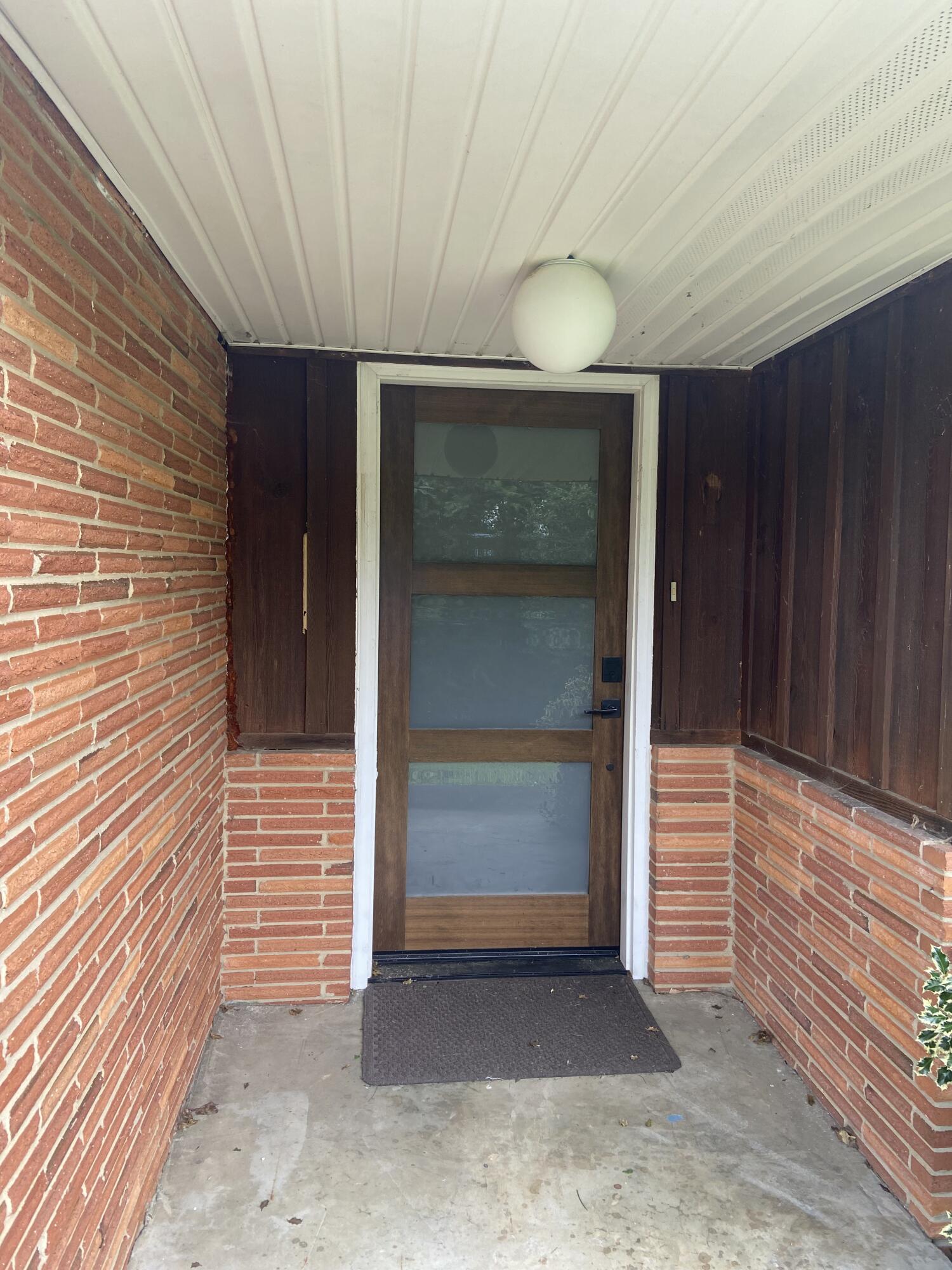 169 W Schmitt Road