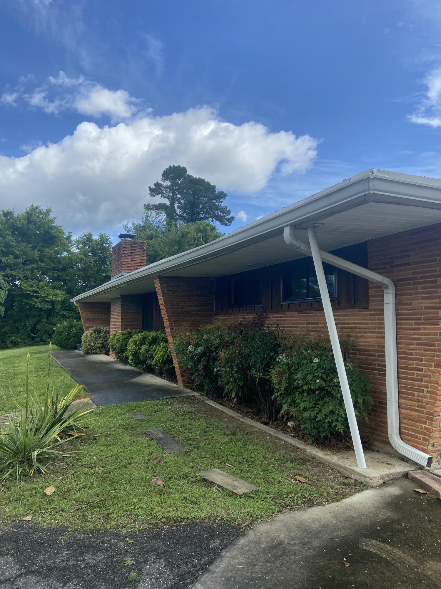 169 W Schmitt Road