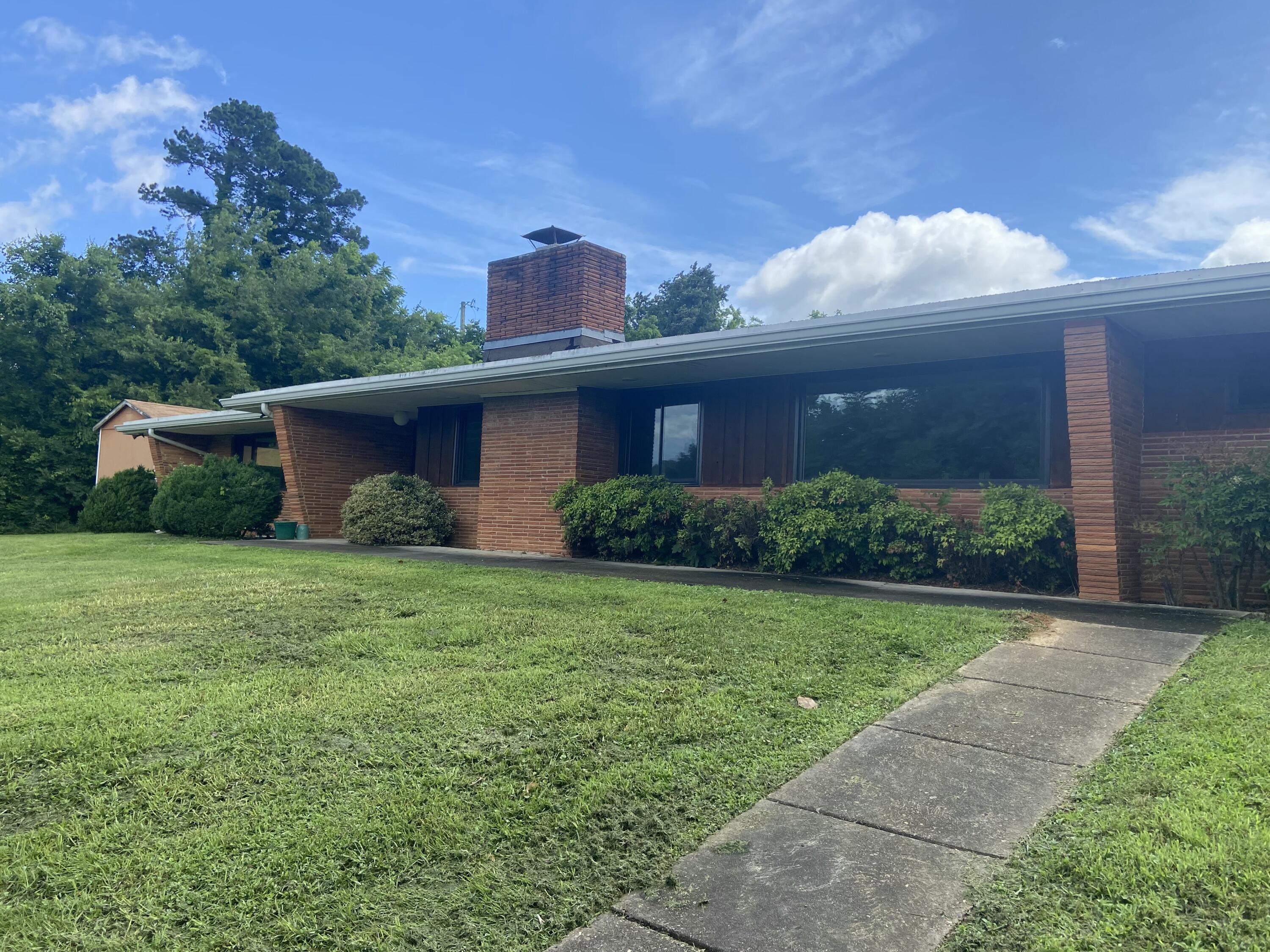 169 W Schmitt Road