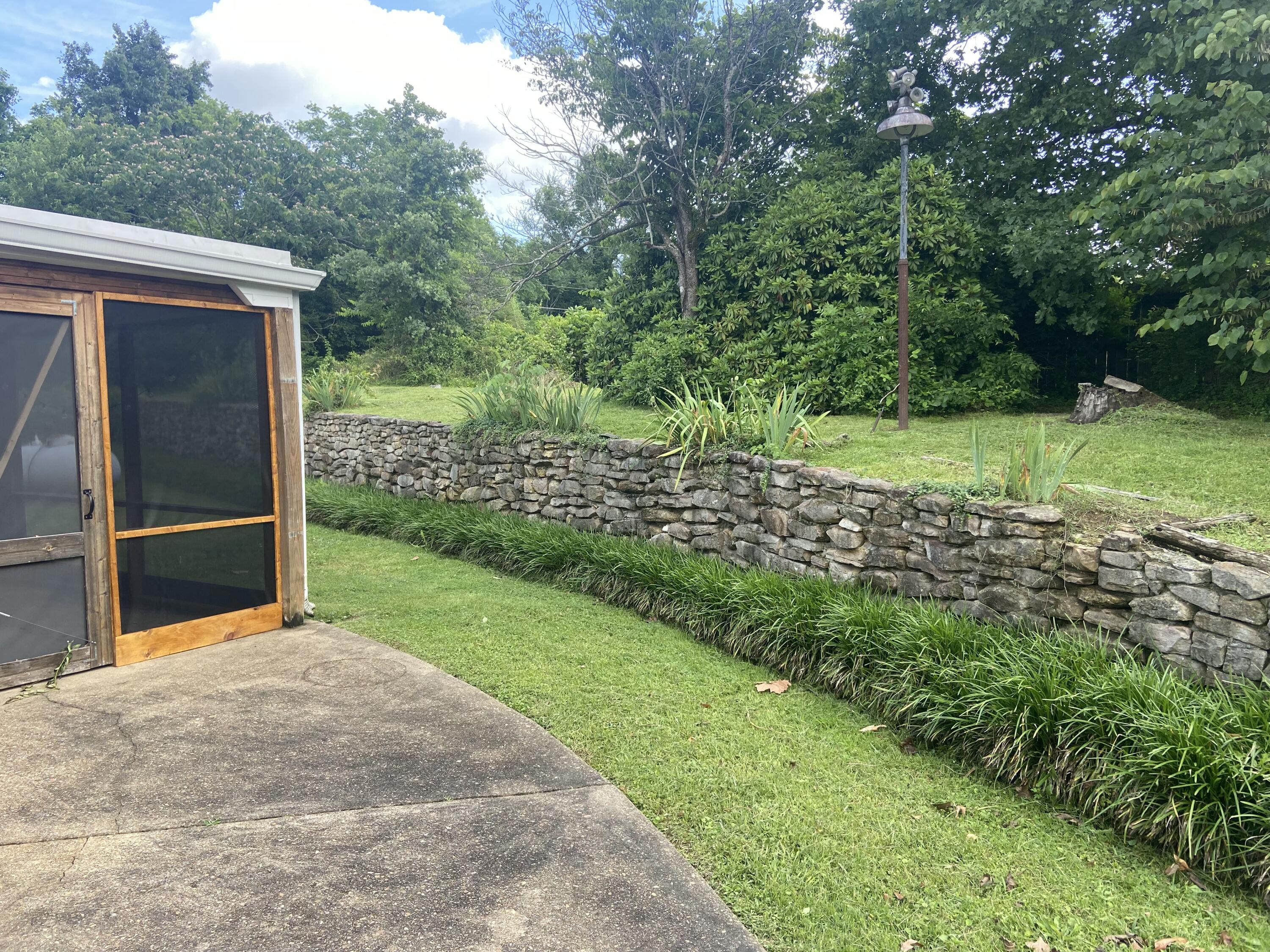 169 W Schmitt Road