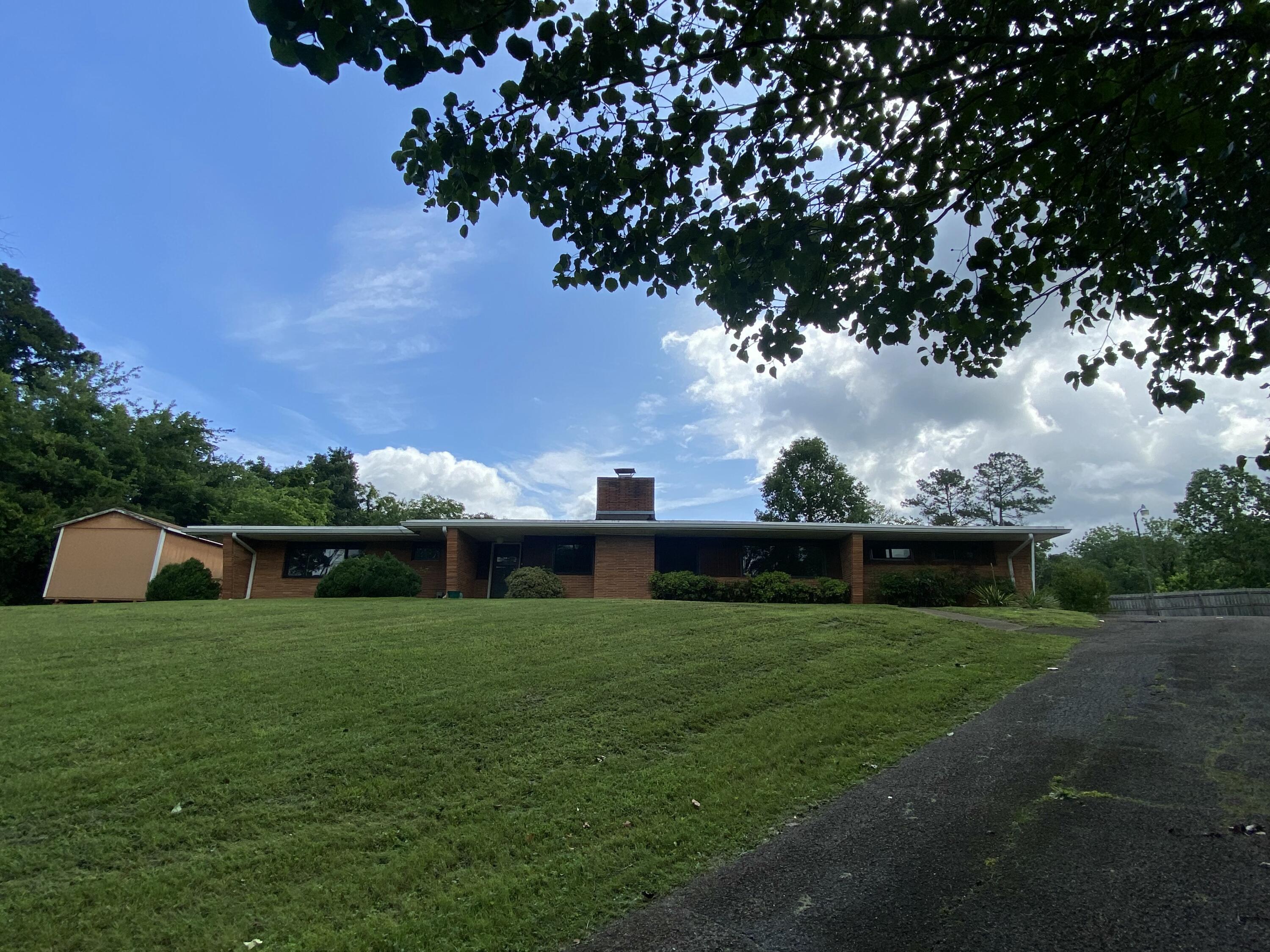 169 W Schmitt Road