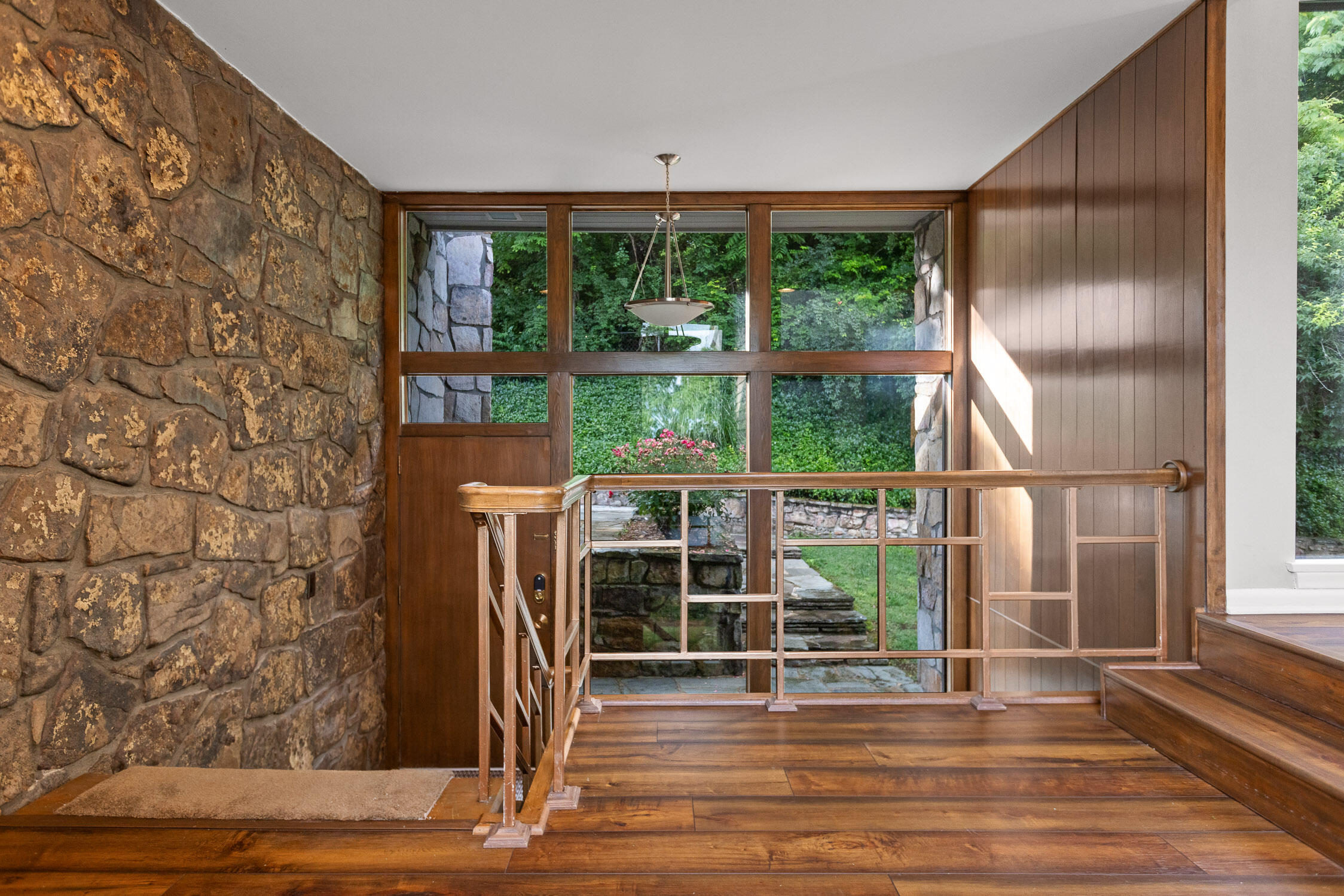 702 S Crest Road